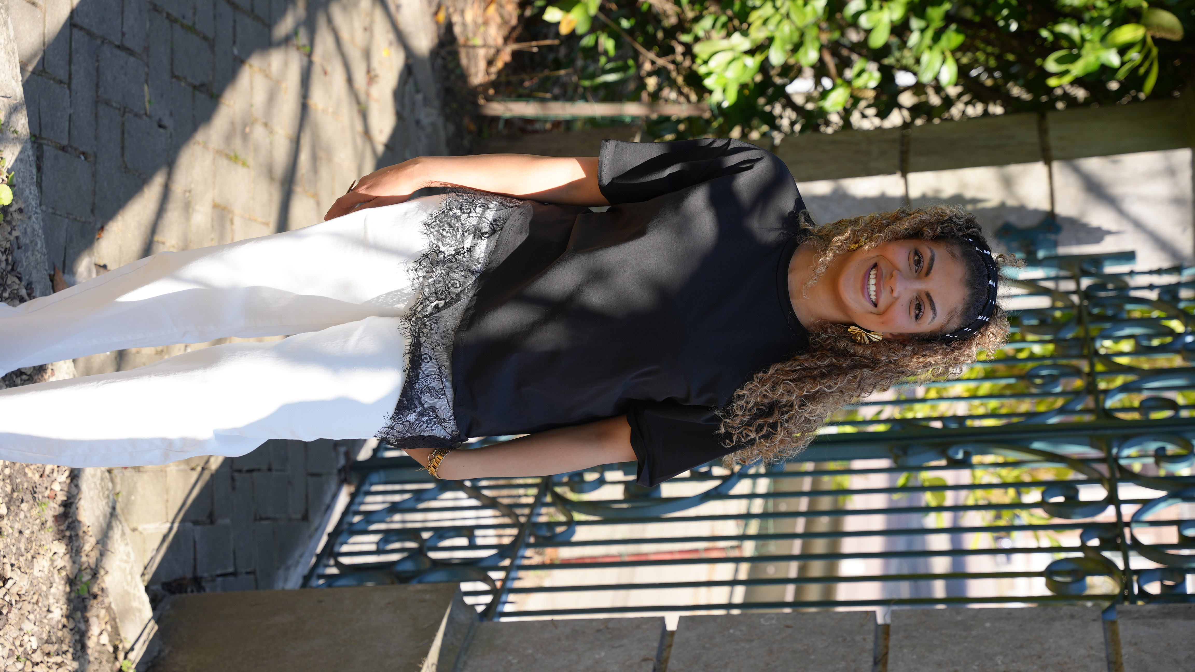 T-shirt noir Tina  à dentelle