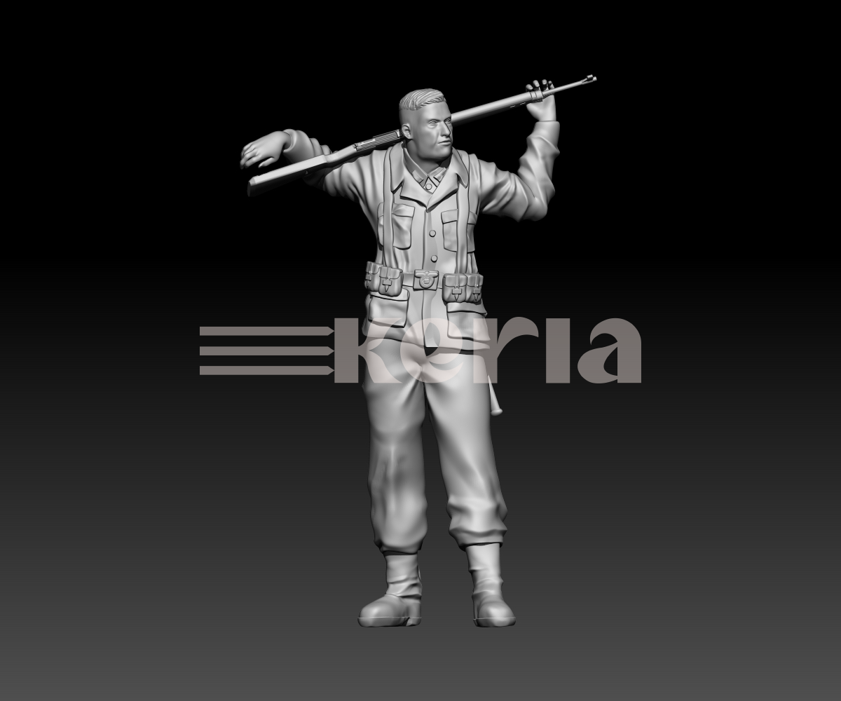 Soldat allemand WW2 tenant son fusil sur les épaules