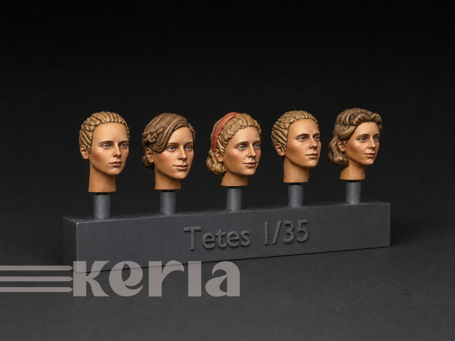 Série de têtes féminines neutres