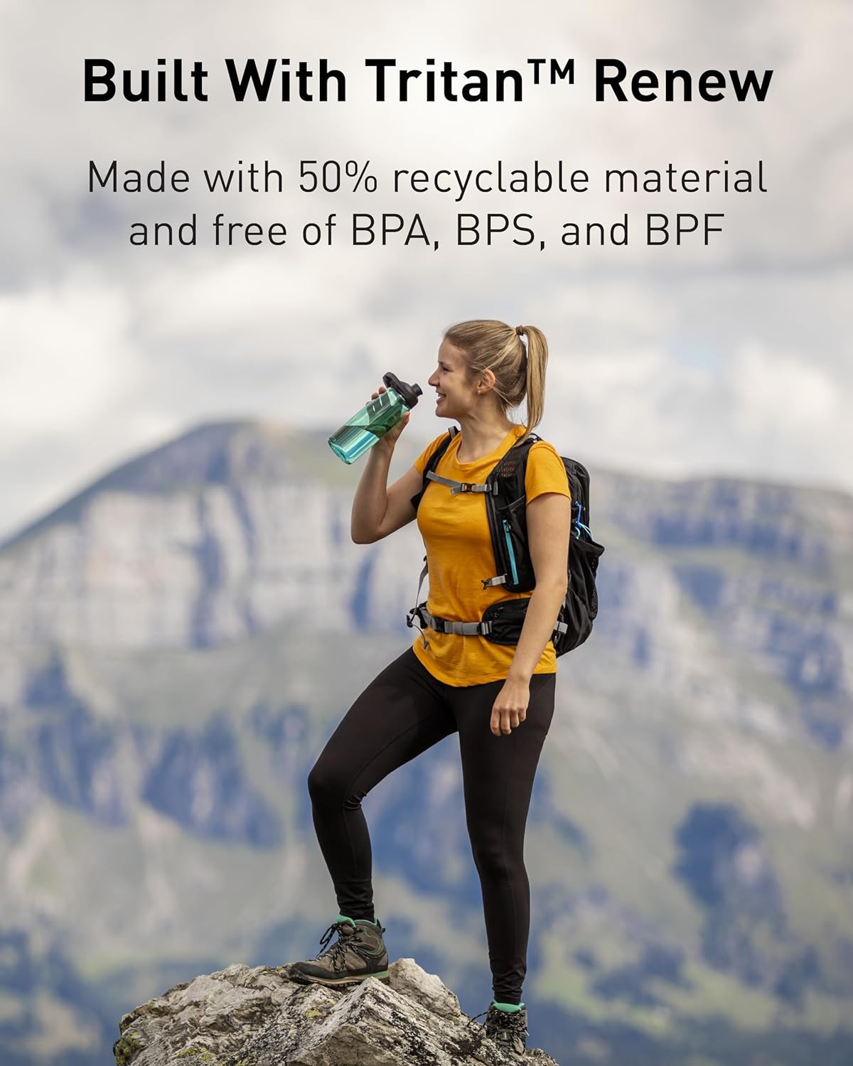  CamelBak Chute Mag BPA Free Water Bottle with Tritan Renew - Magnetic Cap Stows While Drinking, 32oz, Fiery Red