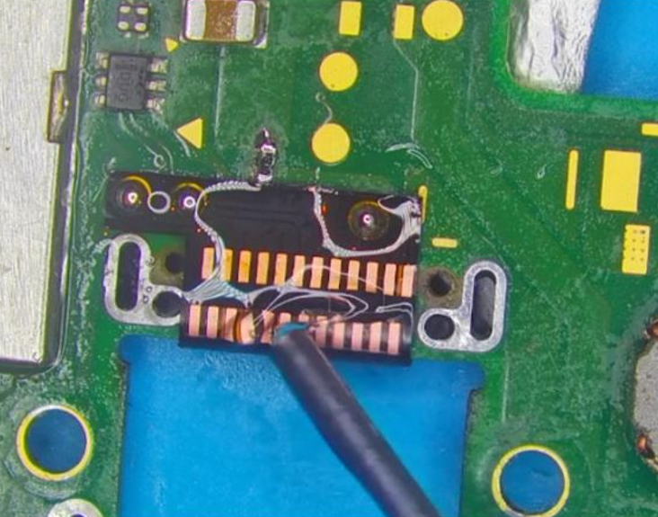 RIPPED TRACES USB C FIX