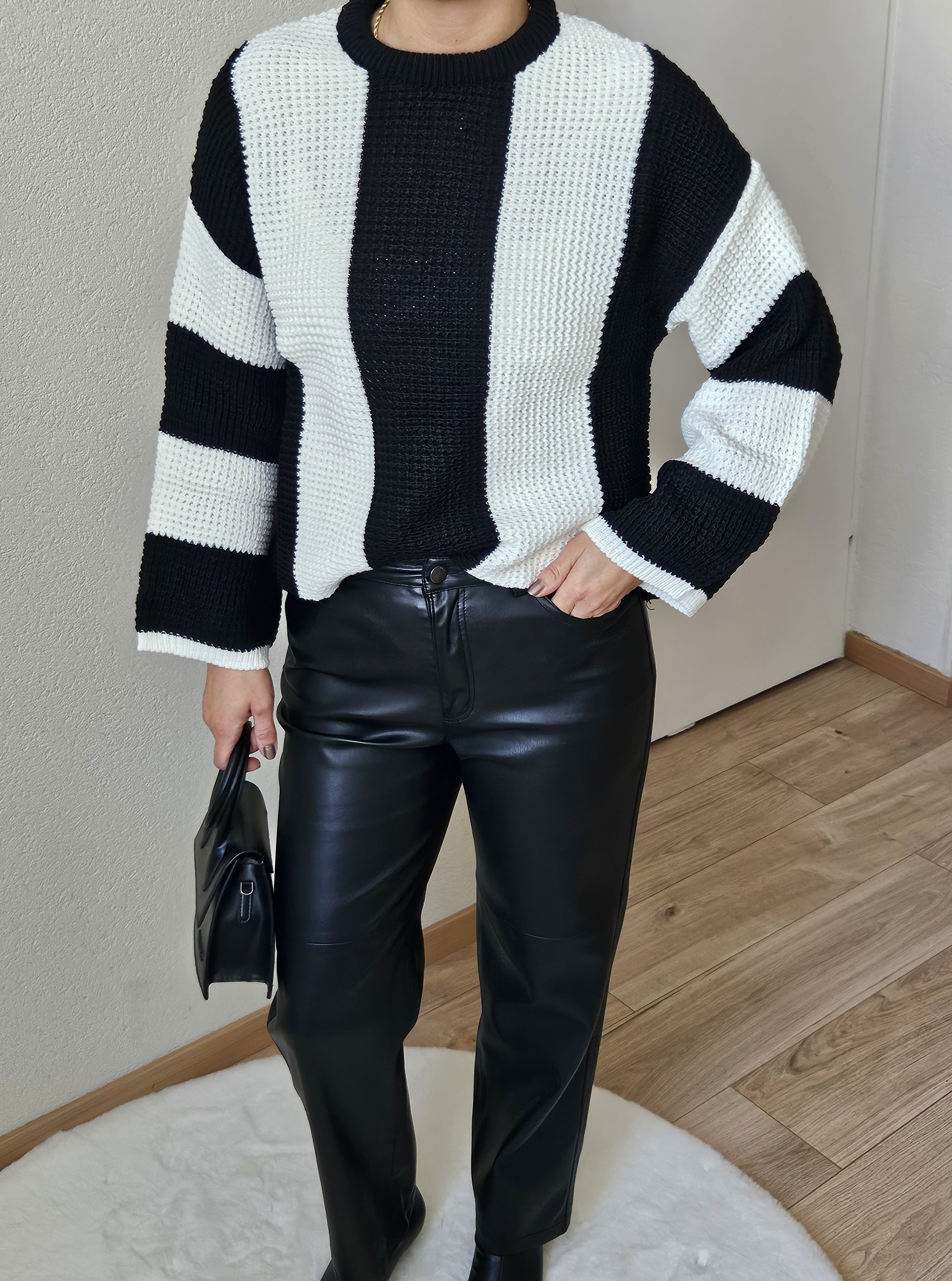 Le pull noir et blanc