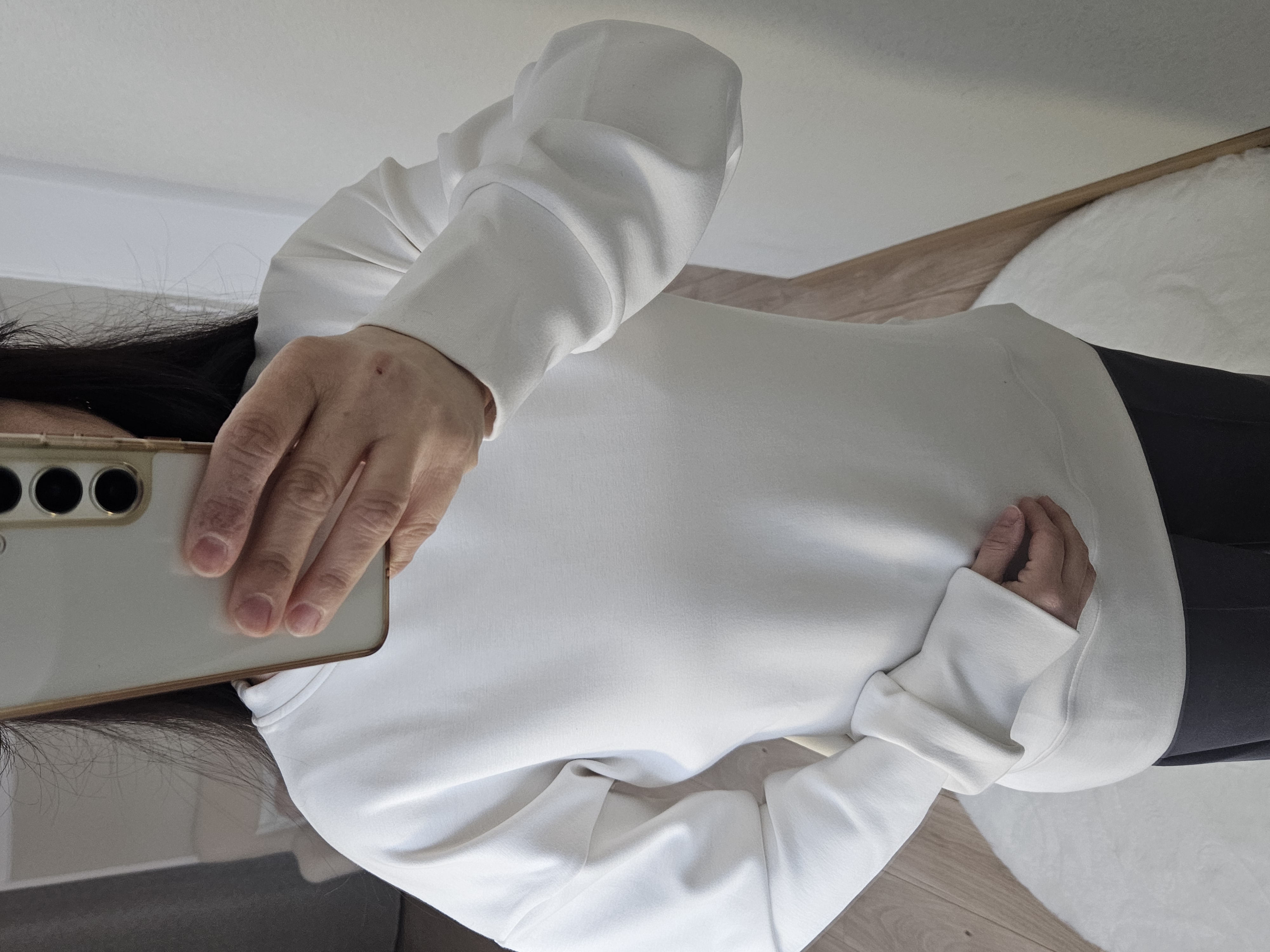 Le sweat blanc cassé