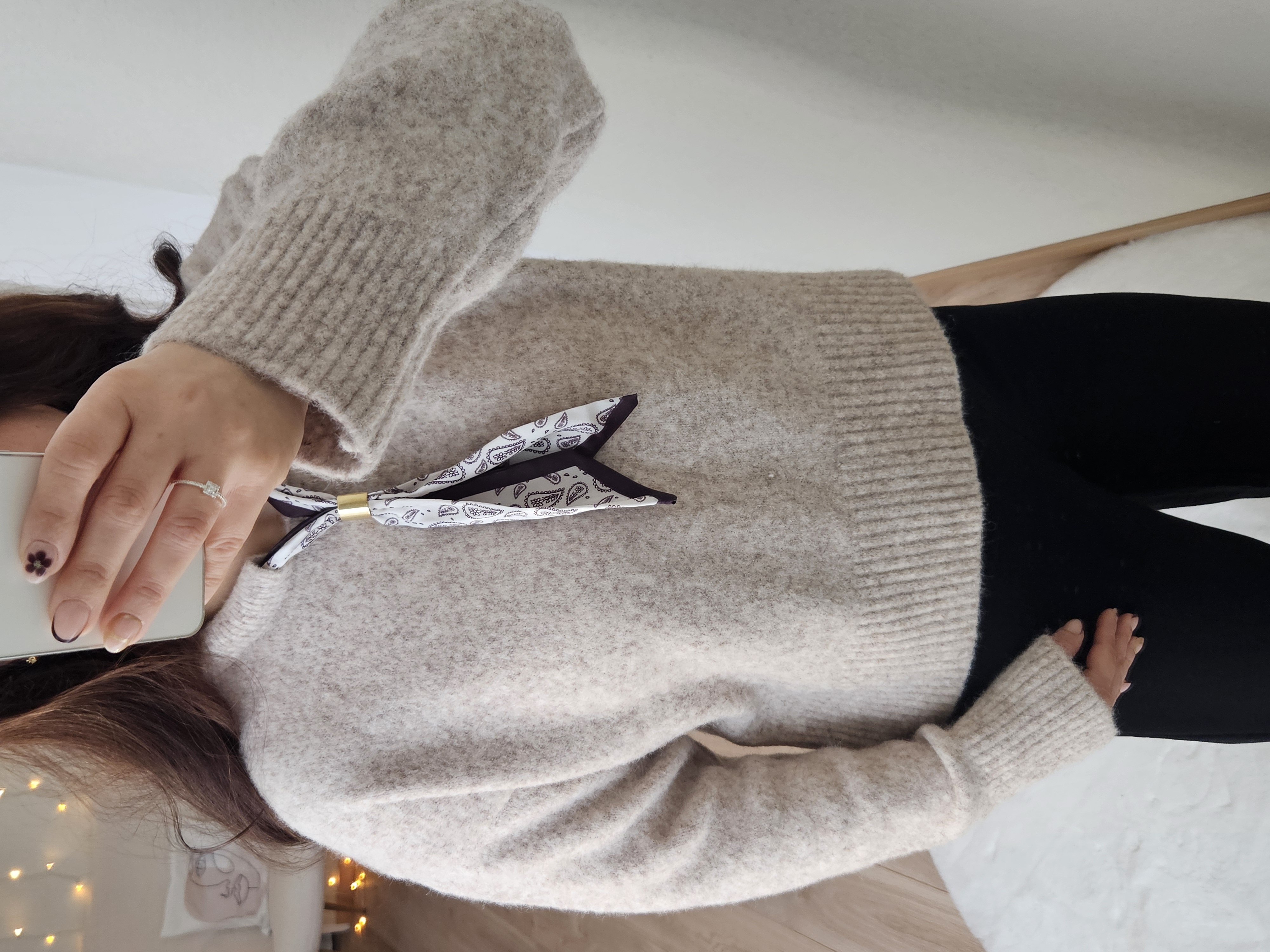 Le pull avec foulard