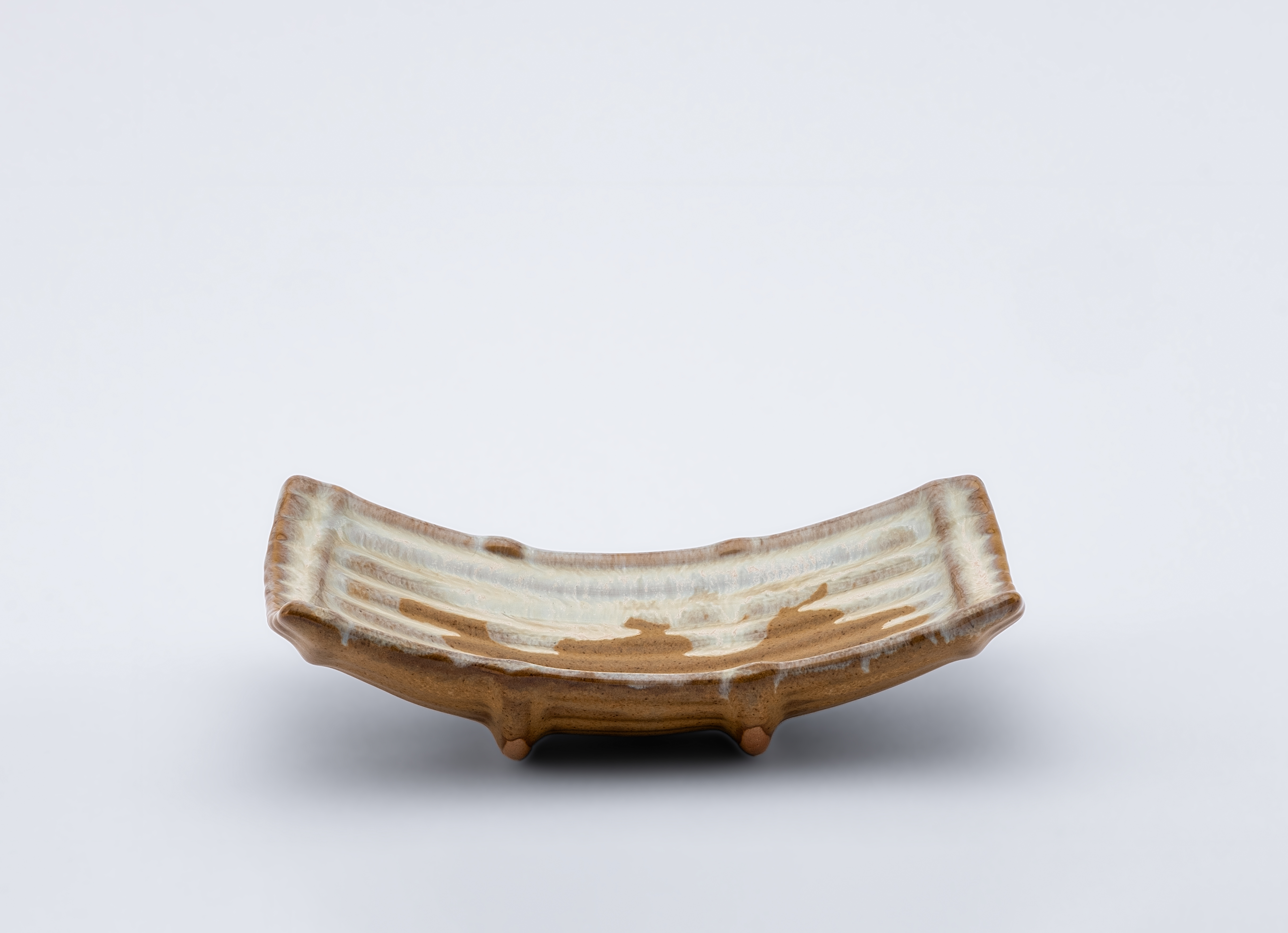 Curved Boat-Shaped Plate