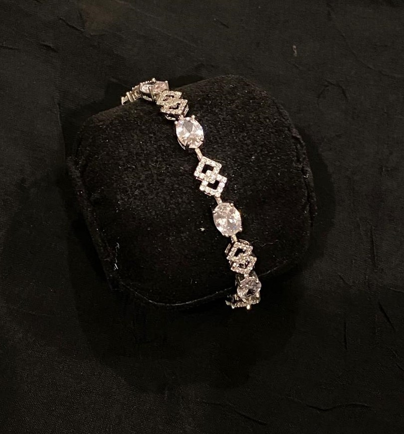 Elegant Diamond Bracelet BR-9
