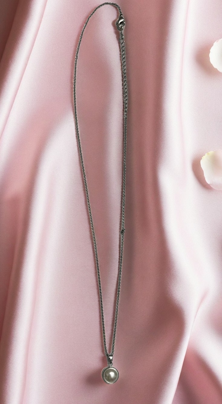 Elegant Silver Necklace