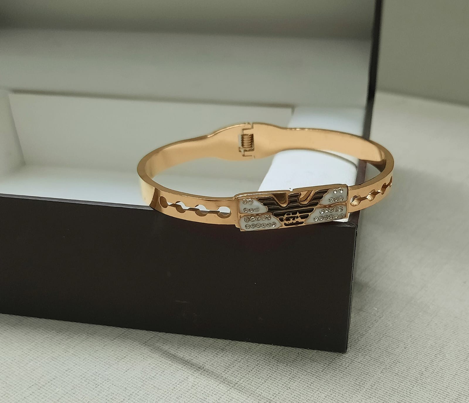 Elegant Gold Plated Bracelet BR-29