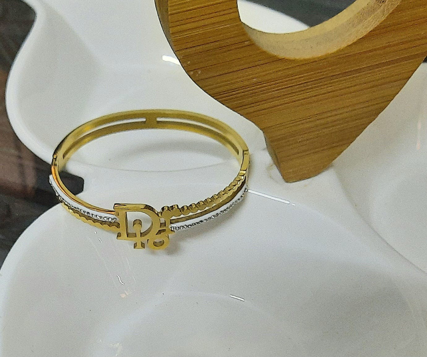Elegant Designer Bracelet BR-34