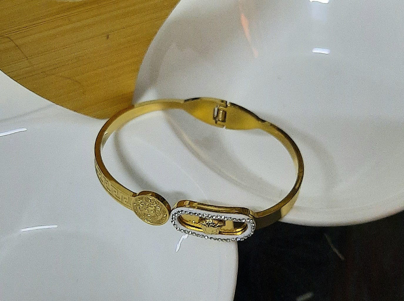 Elegant Gold Bangle Bracelet BR-35