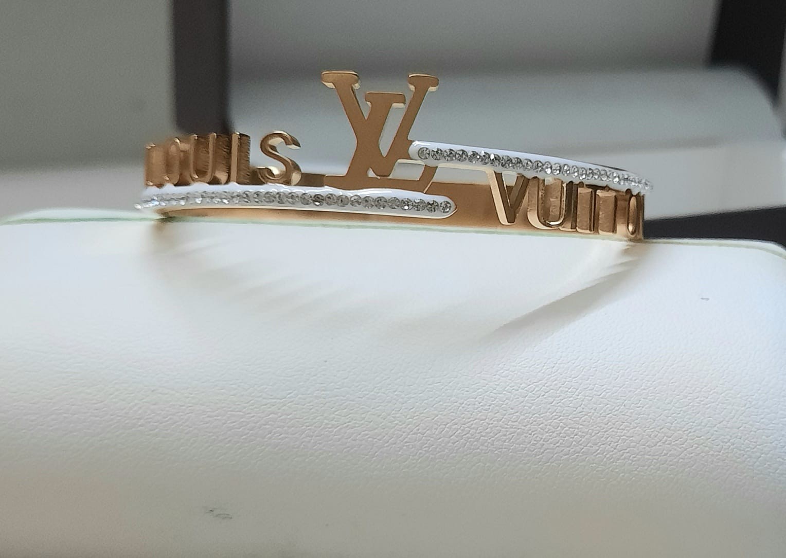 Louis Vuitton  Bracelet BR-37