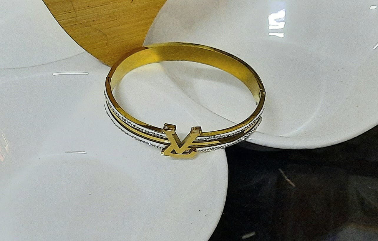Elegant Gold-Tone Designer Bracelet BR-38