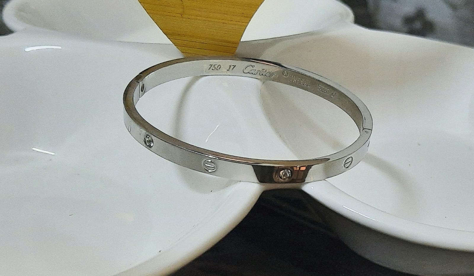 Elegant Silver Bangle Bracelet BR-43