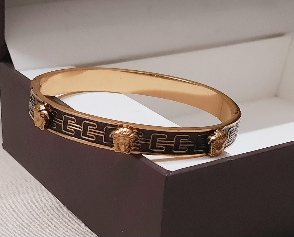 Gold-Toned Lion Head Bracelet BR-45