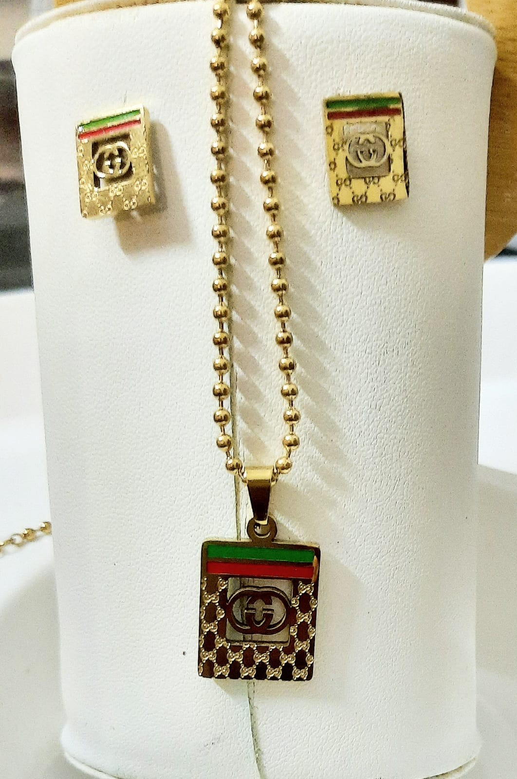 Elegant Gold-Tone Jewelry Set NL-40