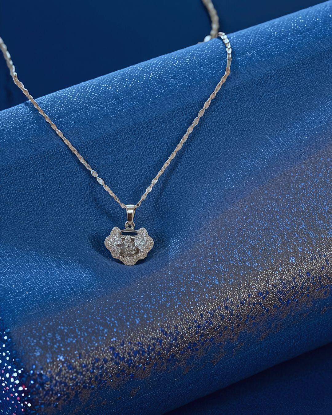 Elegant Silver Flower Pendant Necklace NL-87