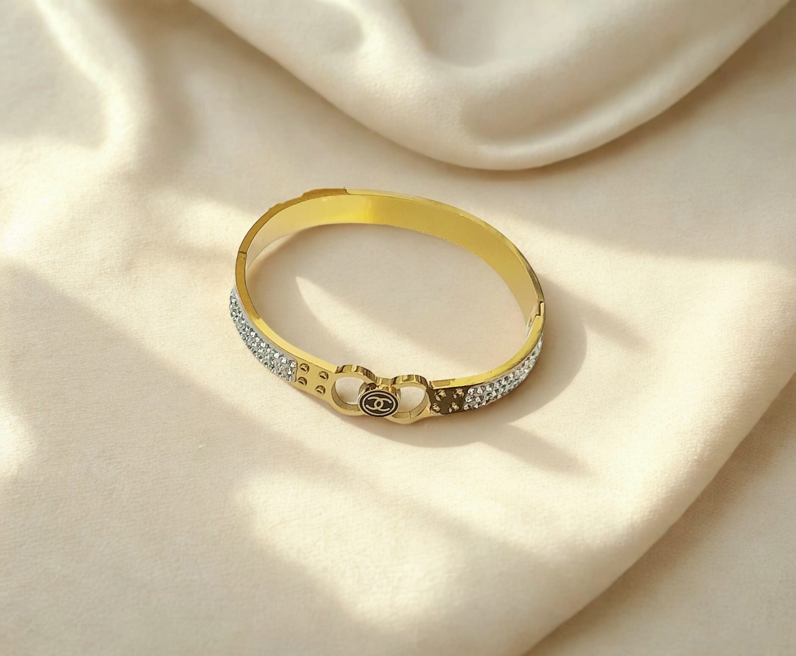 Elegant Gold-Plated Bracelet BR-39