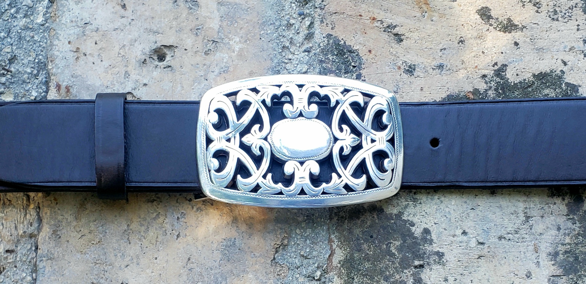 Boucle plaque arabesque