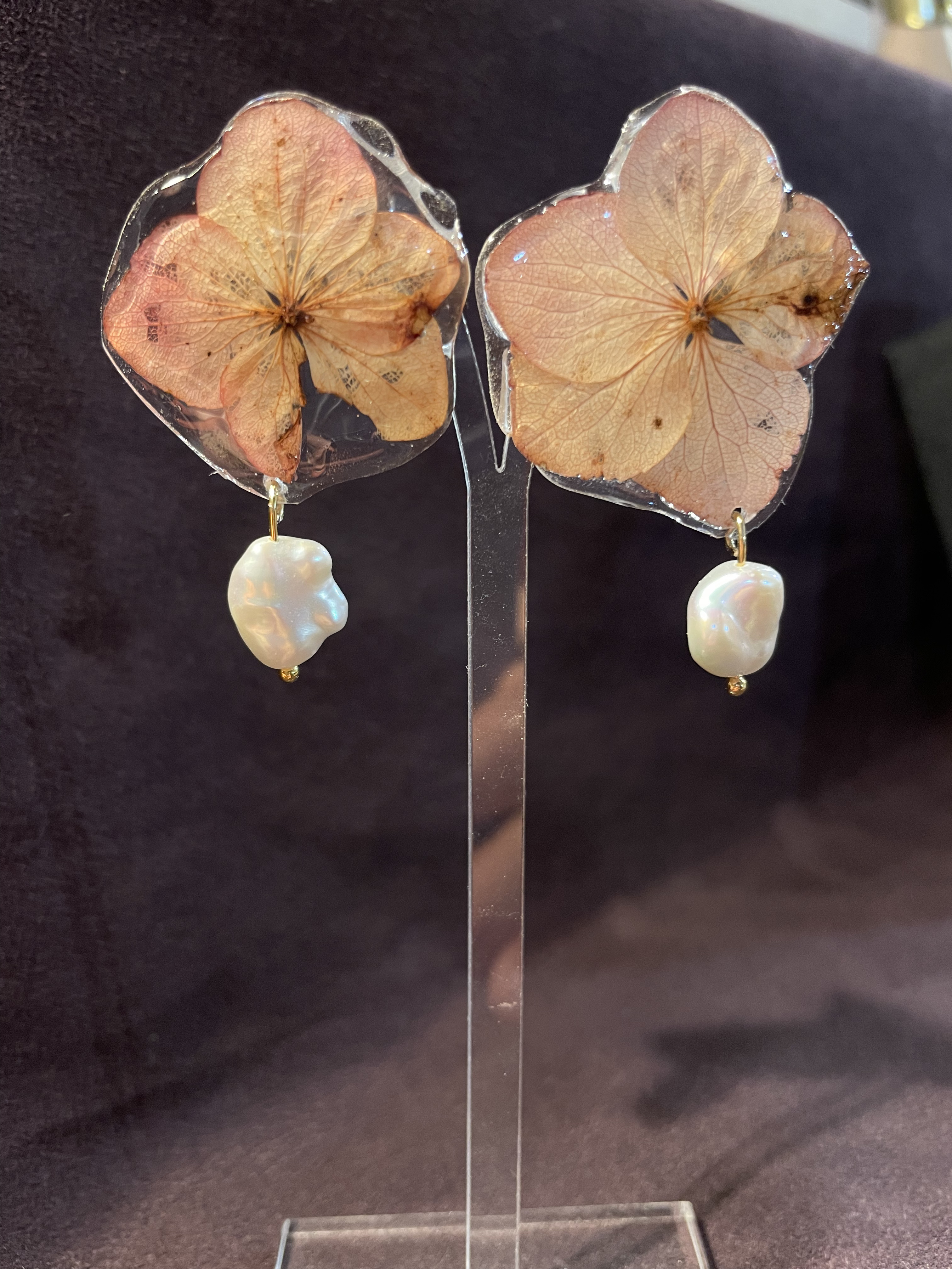 Boucles d'oreilles en hortensia et perles