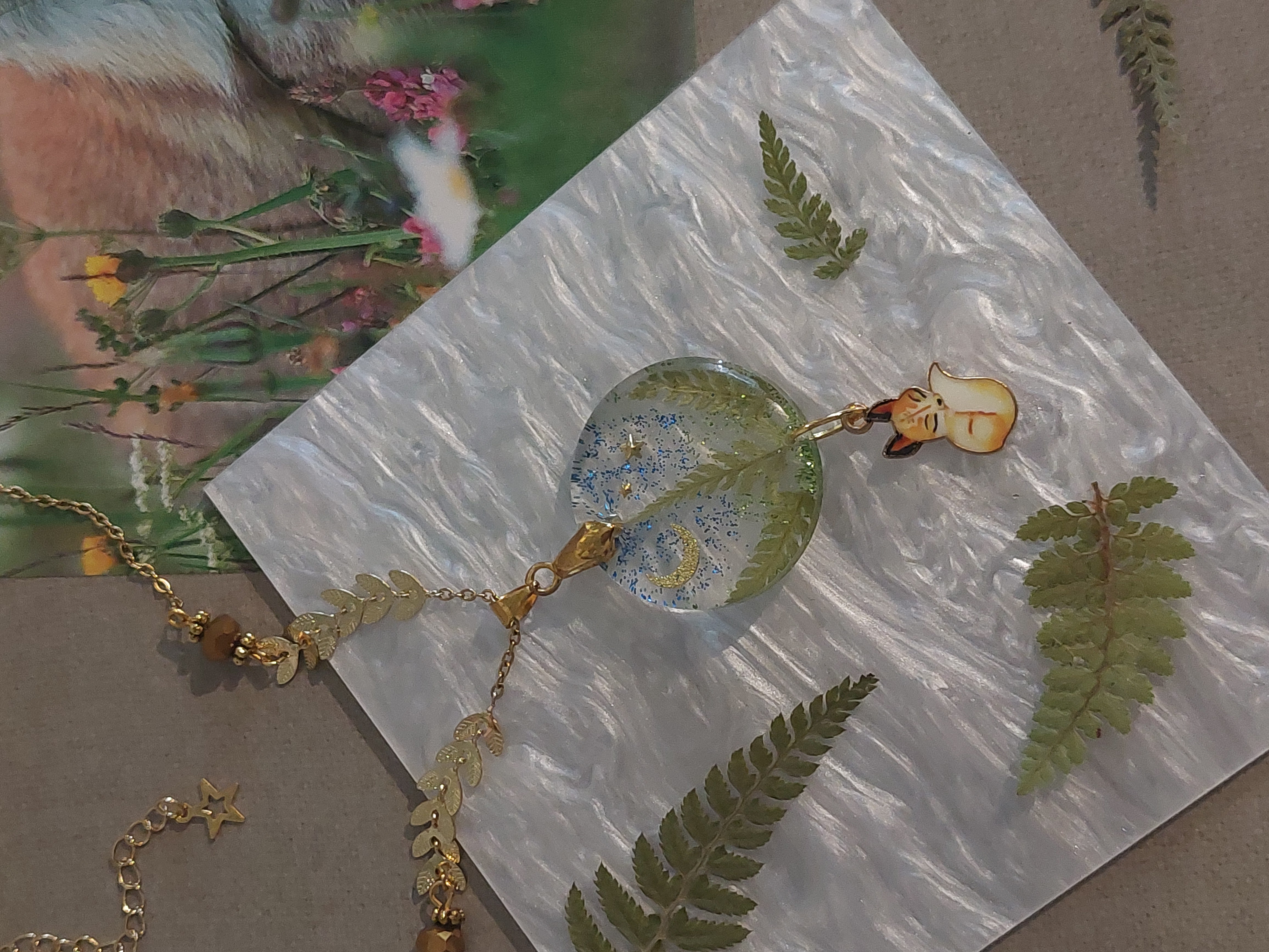 Collier "Un Renard dans la Forêt étoilée"