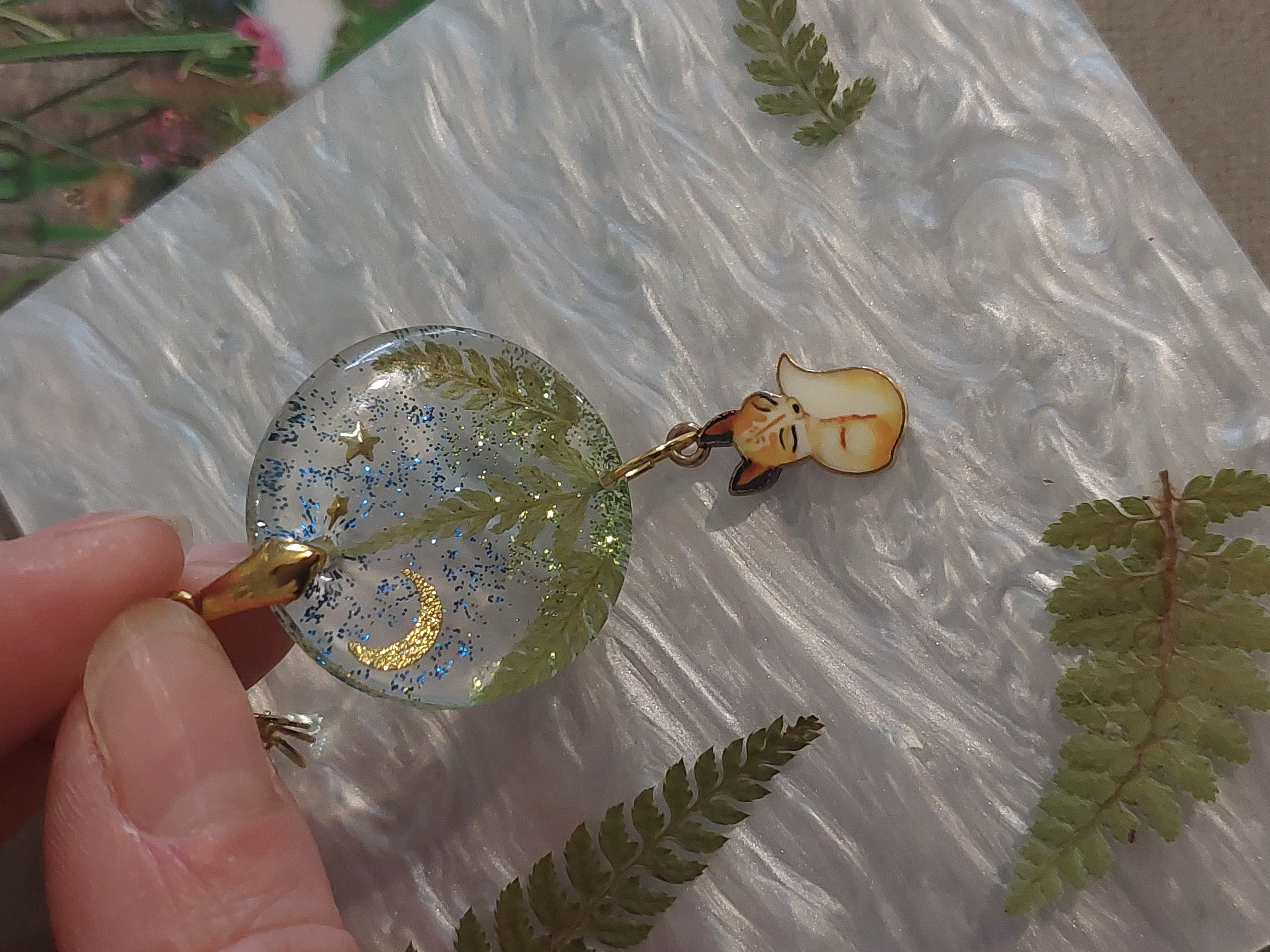 Collier "Un Renard dans la Forêt étoilée"