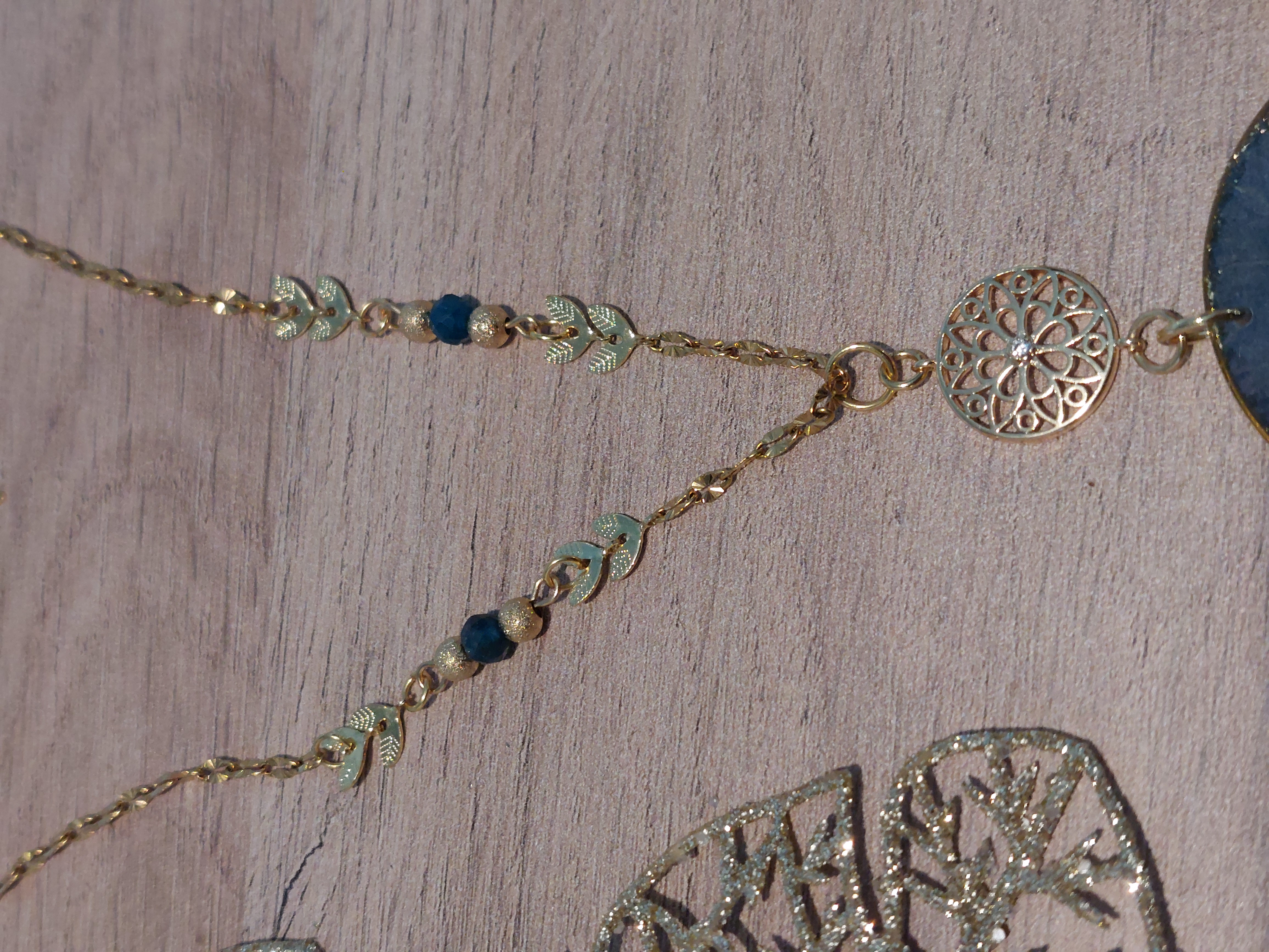 Collier Doré Hortensia (modèle grand médaillon)