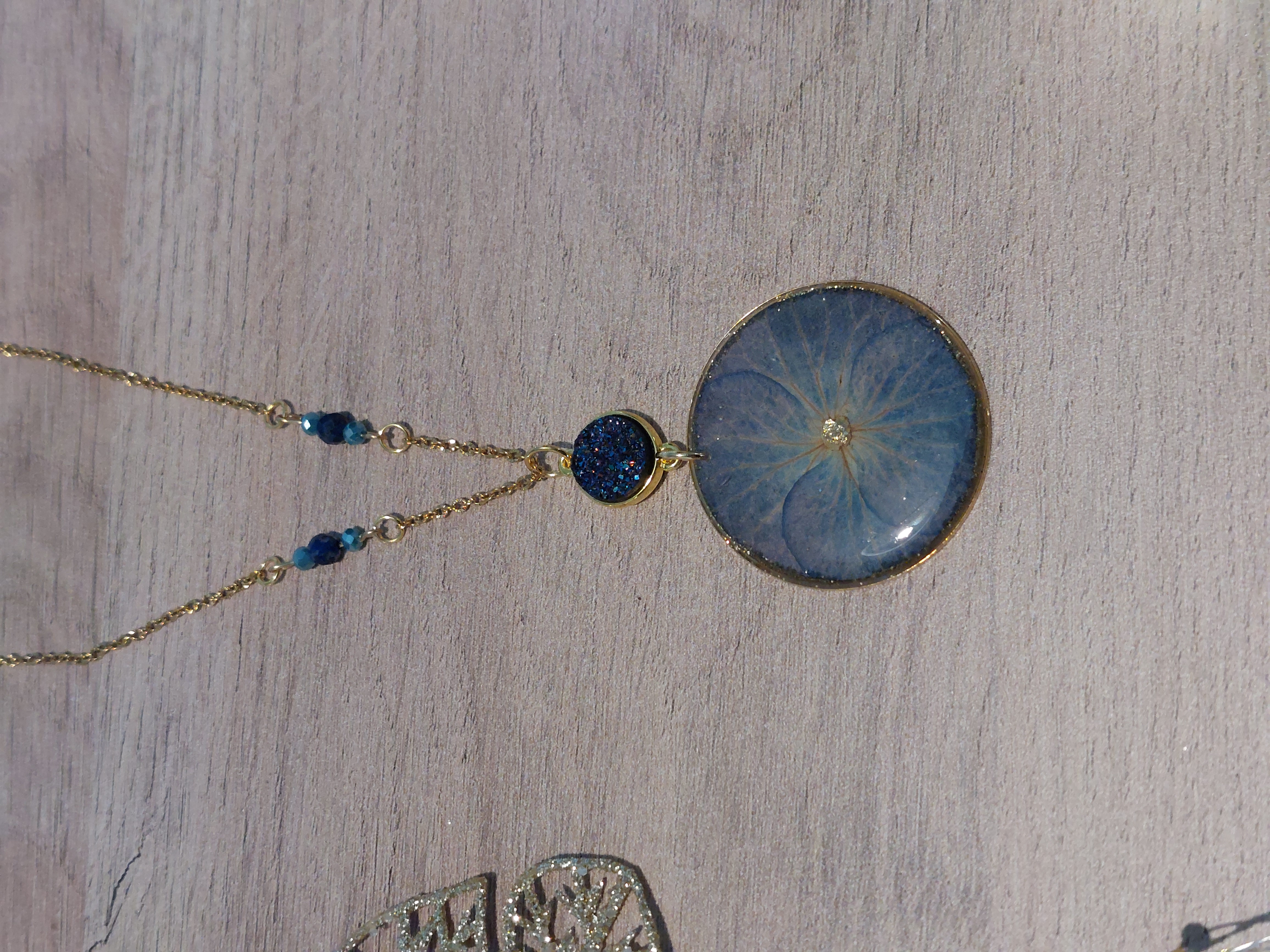 Collier Doré Hortensia (modèle médaillon moyen)