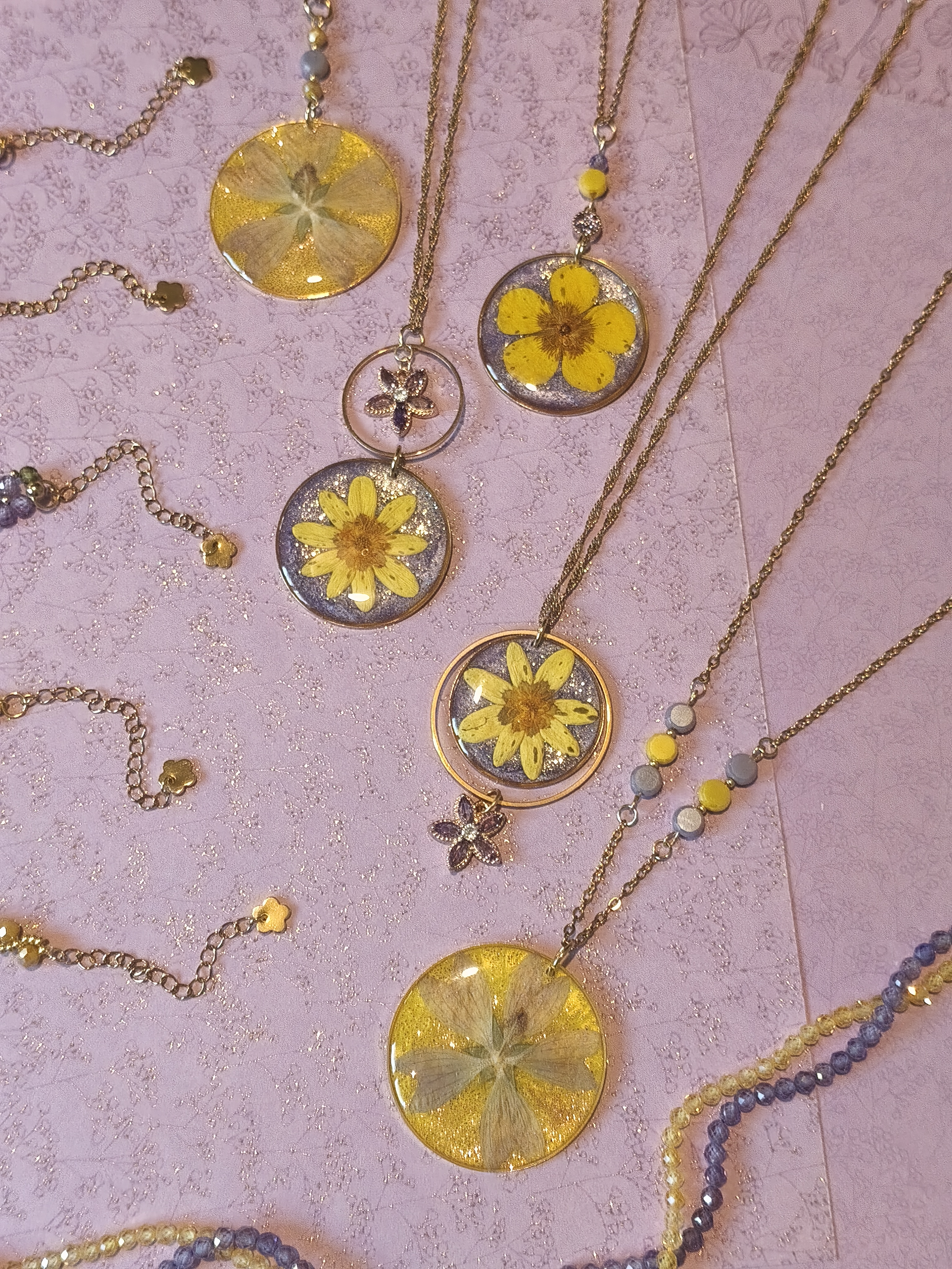 Colliers collection "Purple & Yellow Spring"