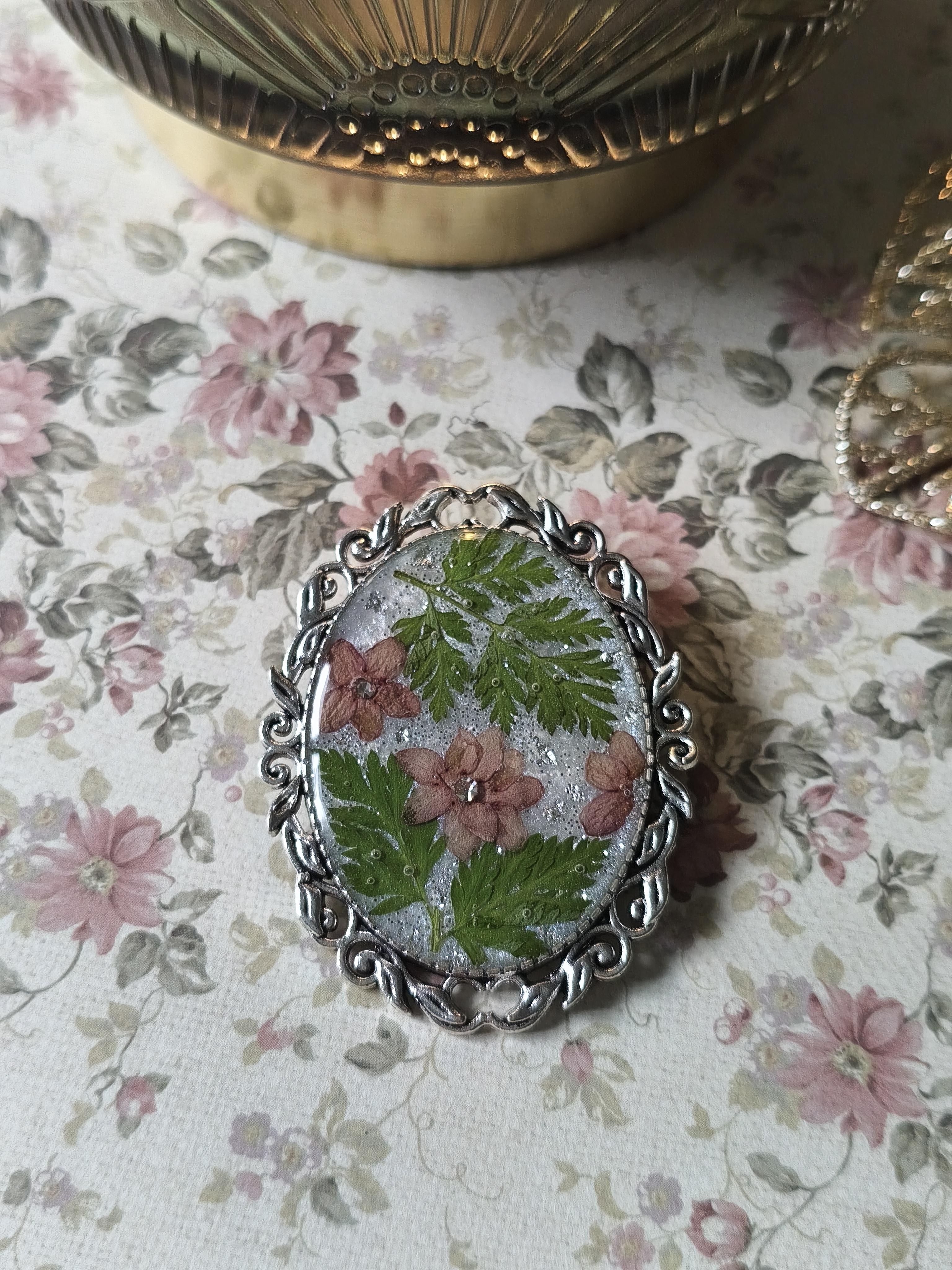 Broche printanière jasmin rose
