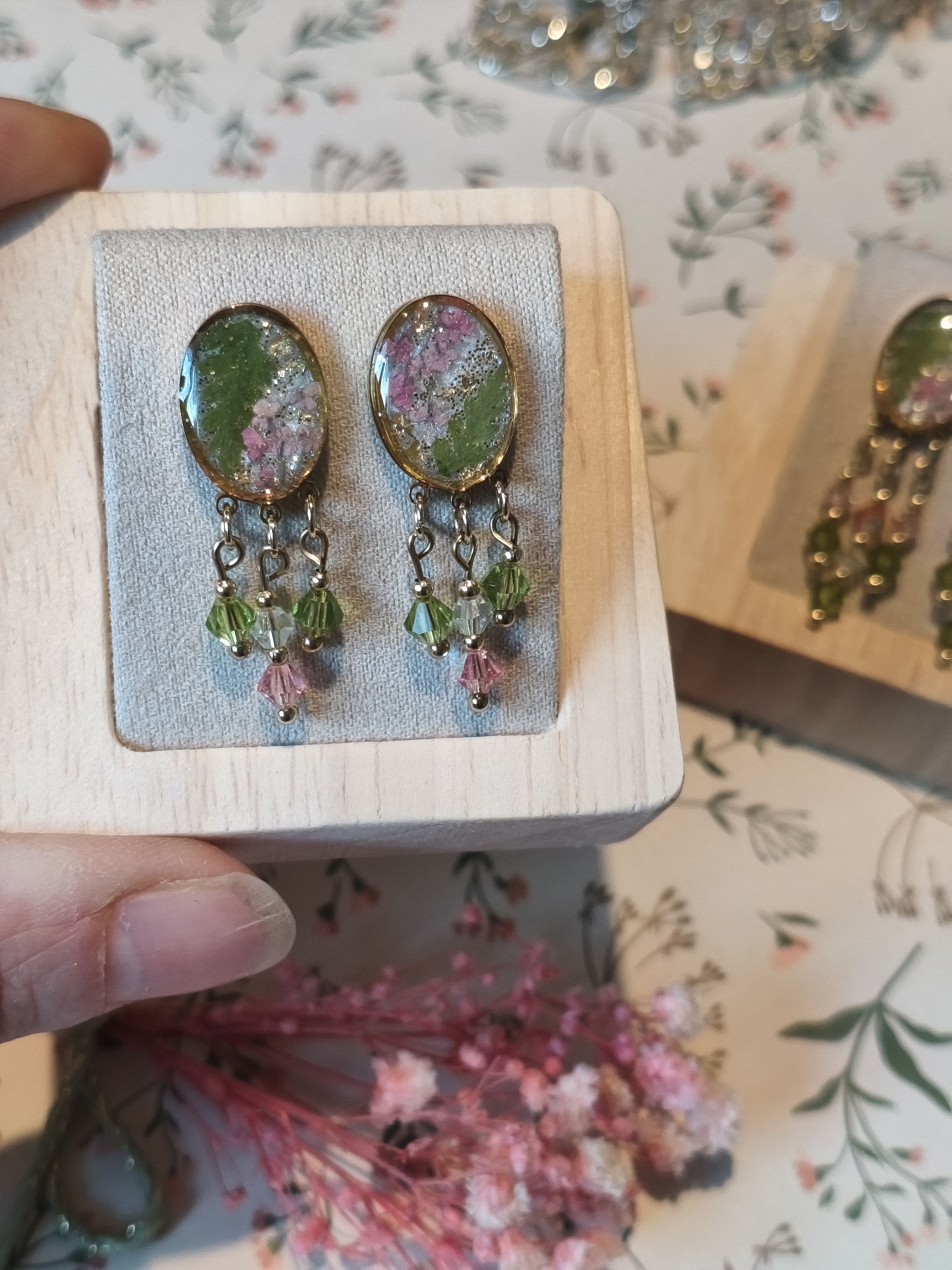 Boucles d'oreilles fougère & fleurs étincelantes