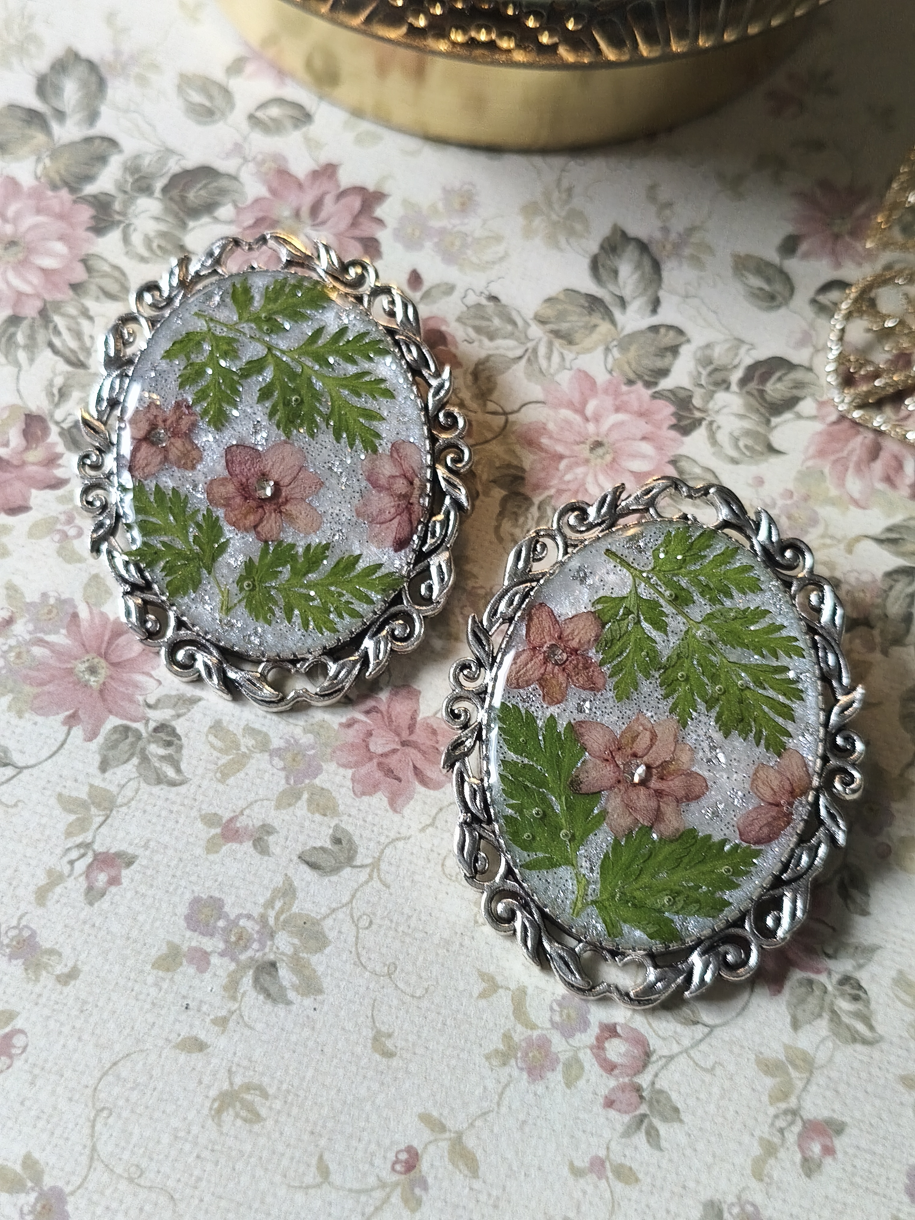 Broche printanière jasmin rose