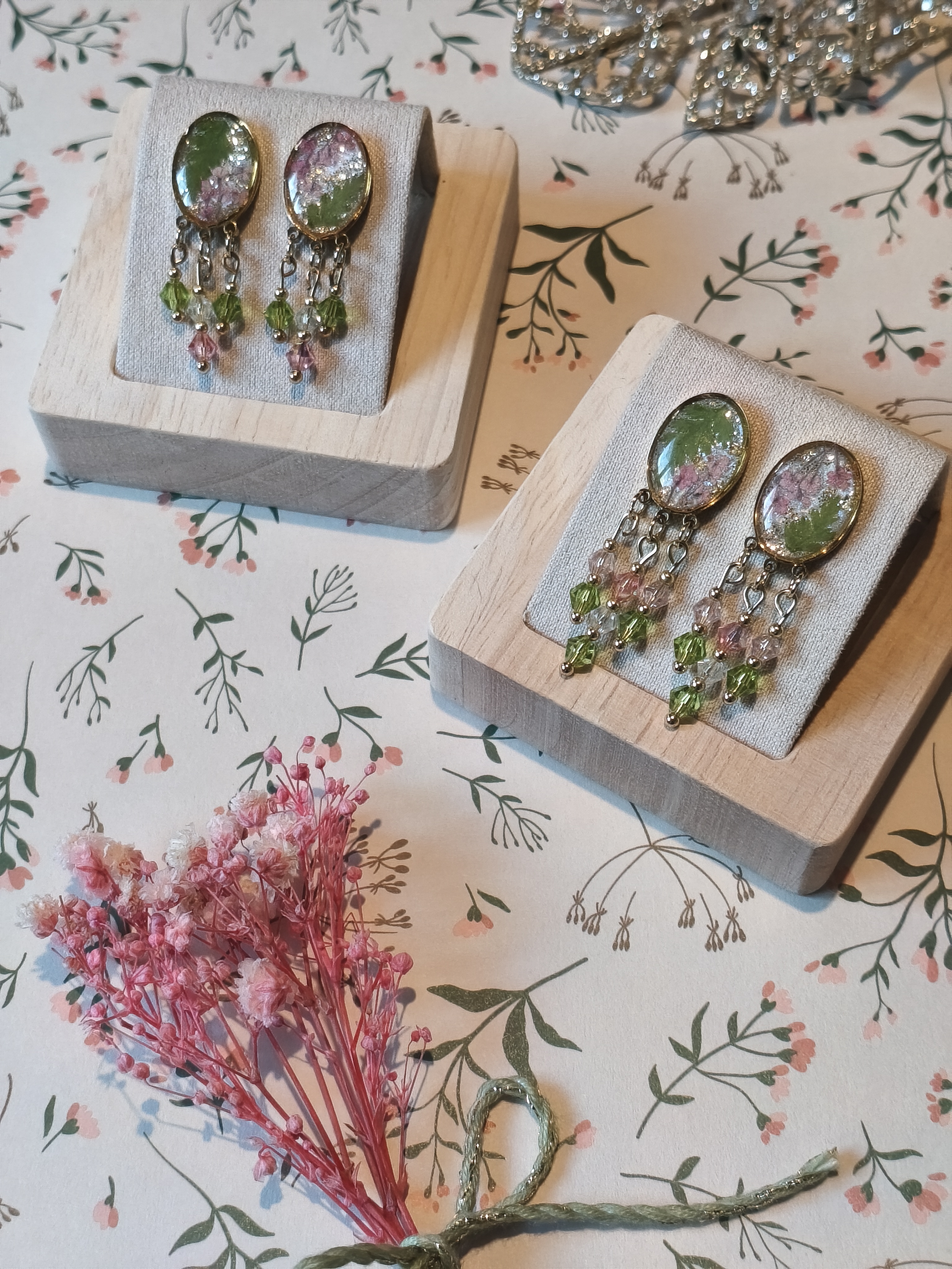 Boucles d'oreilles fougère & fleurs étincelantes