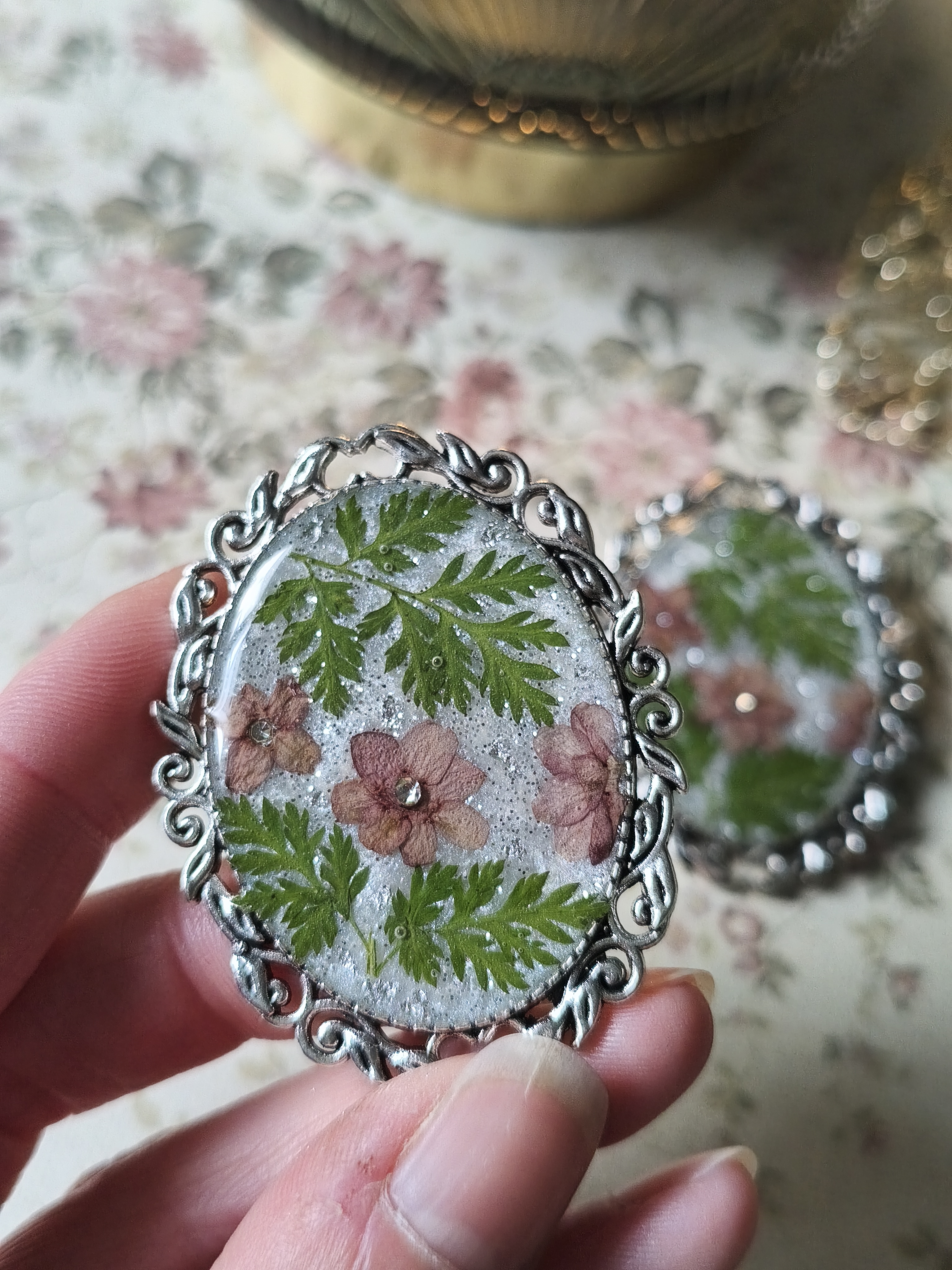 Broche printanière jasmin rose