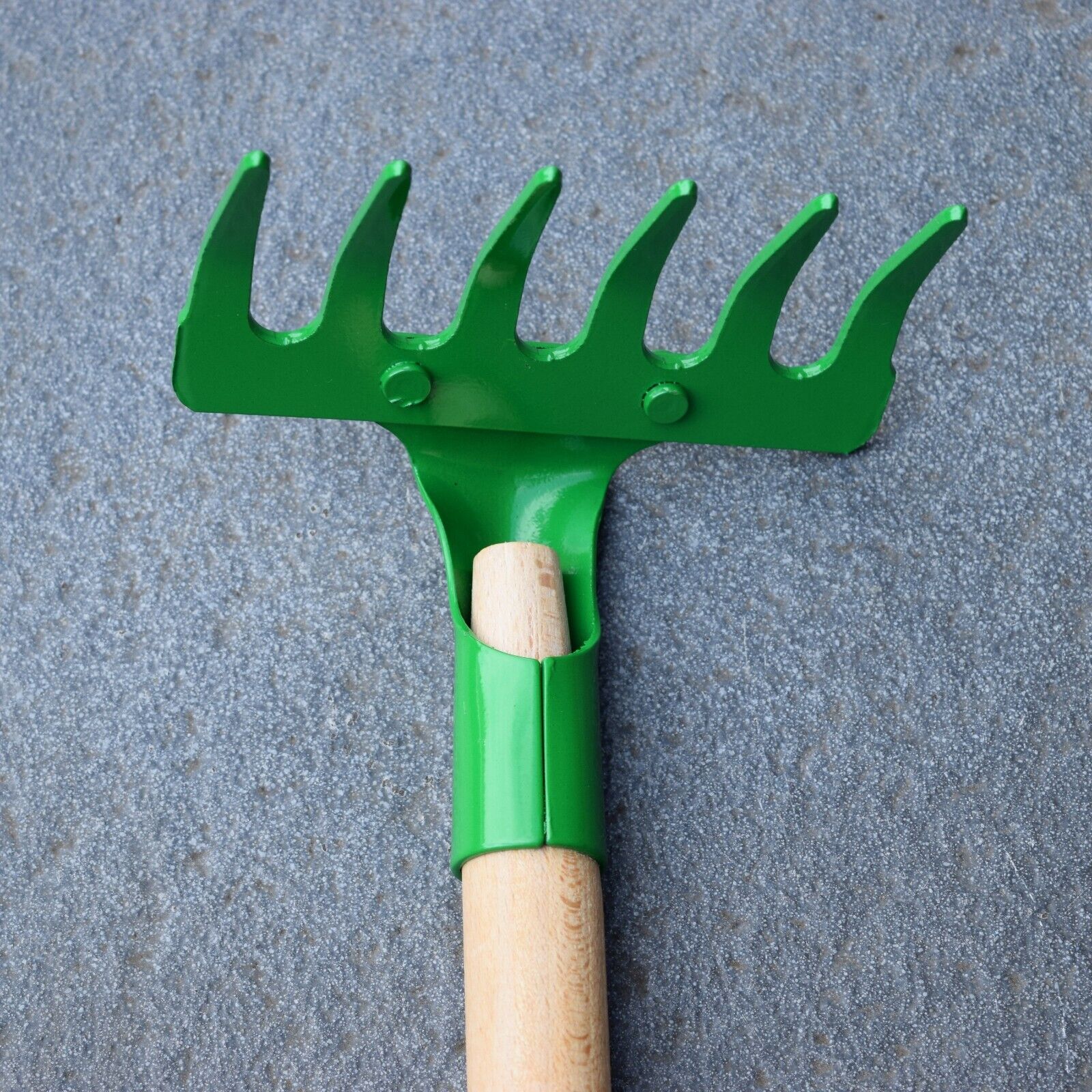 Small Garden Rake Durable Handle Hand Shrub Lawn Leaf Reinforced Steel Hand Tool