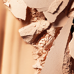 SOTHYS Švytėjimą Suteikianti Natūrali Pudra 10 Naturel 9,5 g – Lygi, Matinė ir Skaisti Oda