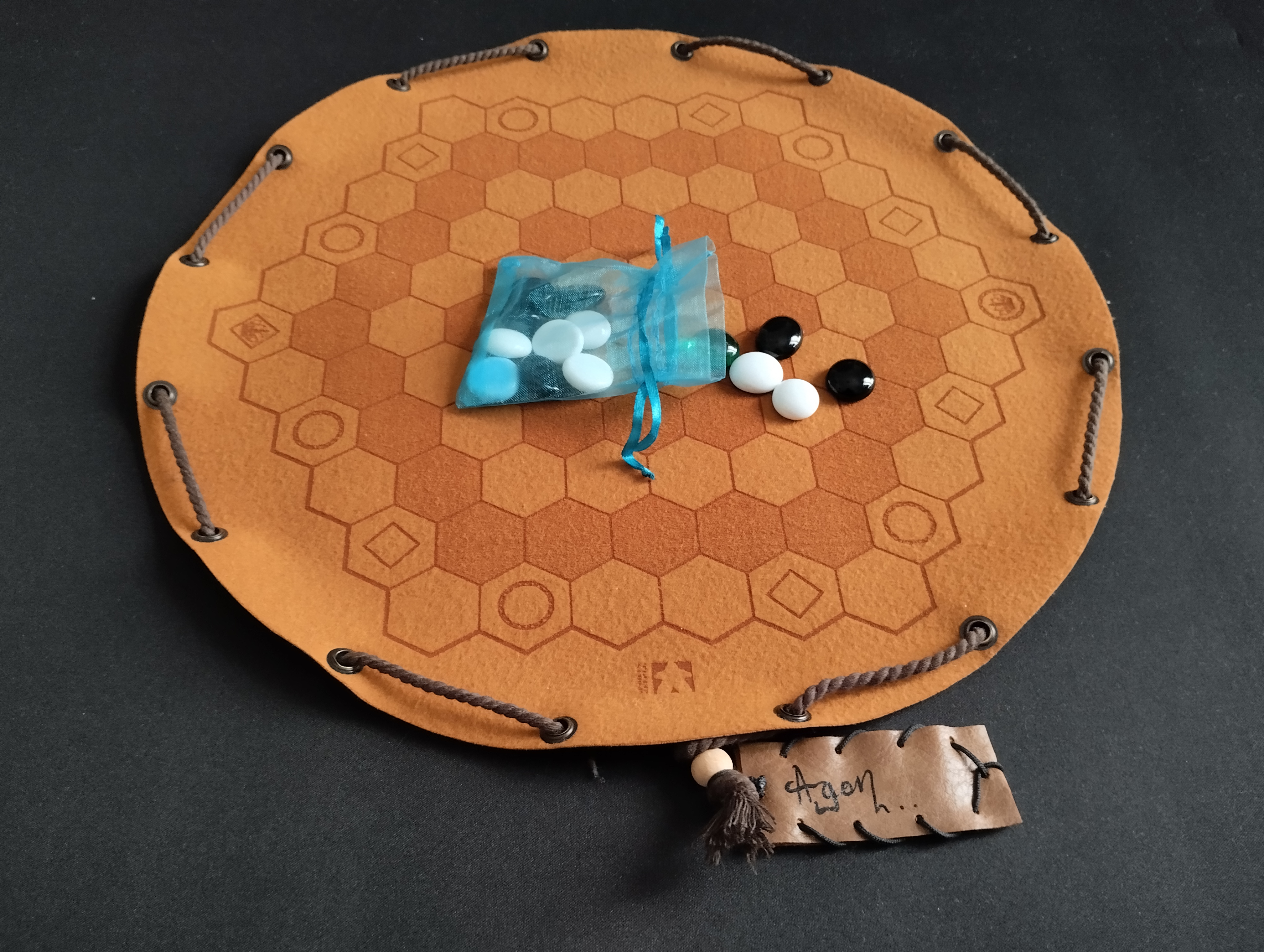 Agon - victorian 1842 board game in faux leather pouch, 35 cm / 13.78 inches diameter