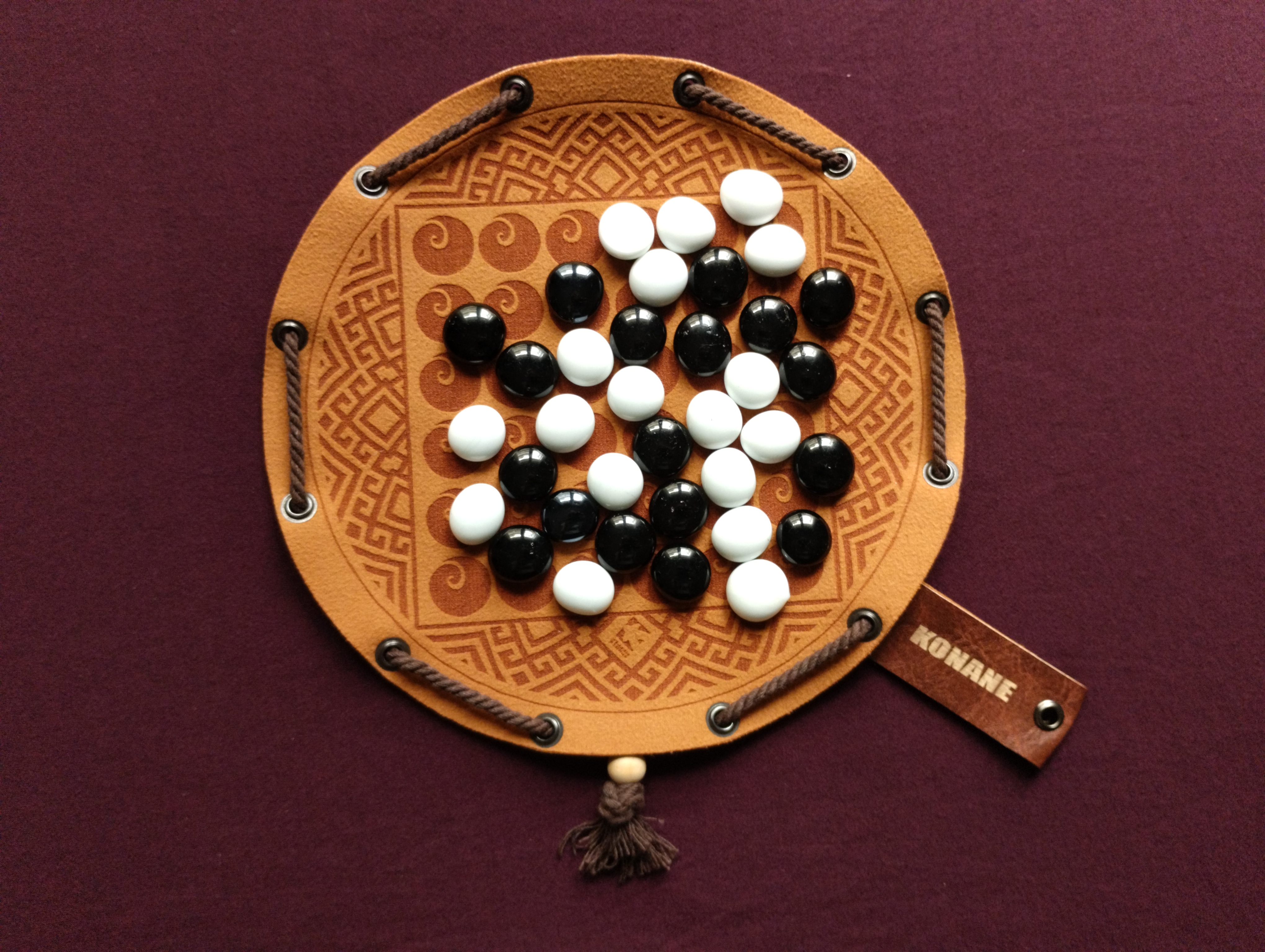 Konane hawaiian ancient historic board game in faux leather pouch, 22.5cm, 8.85inch diameter