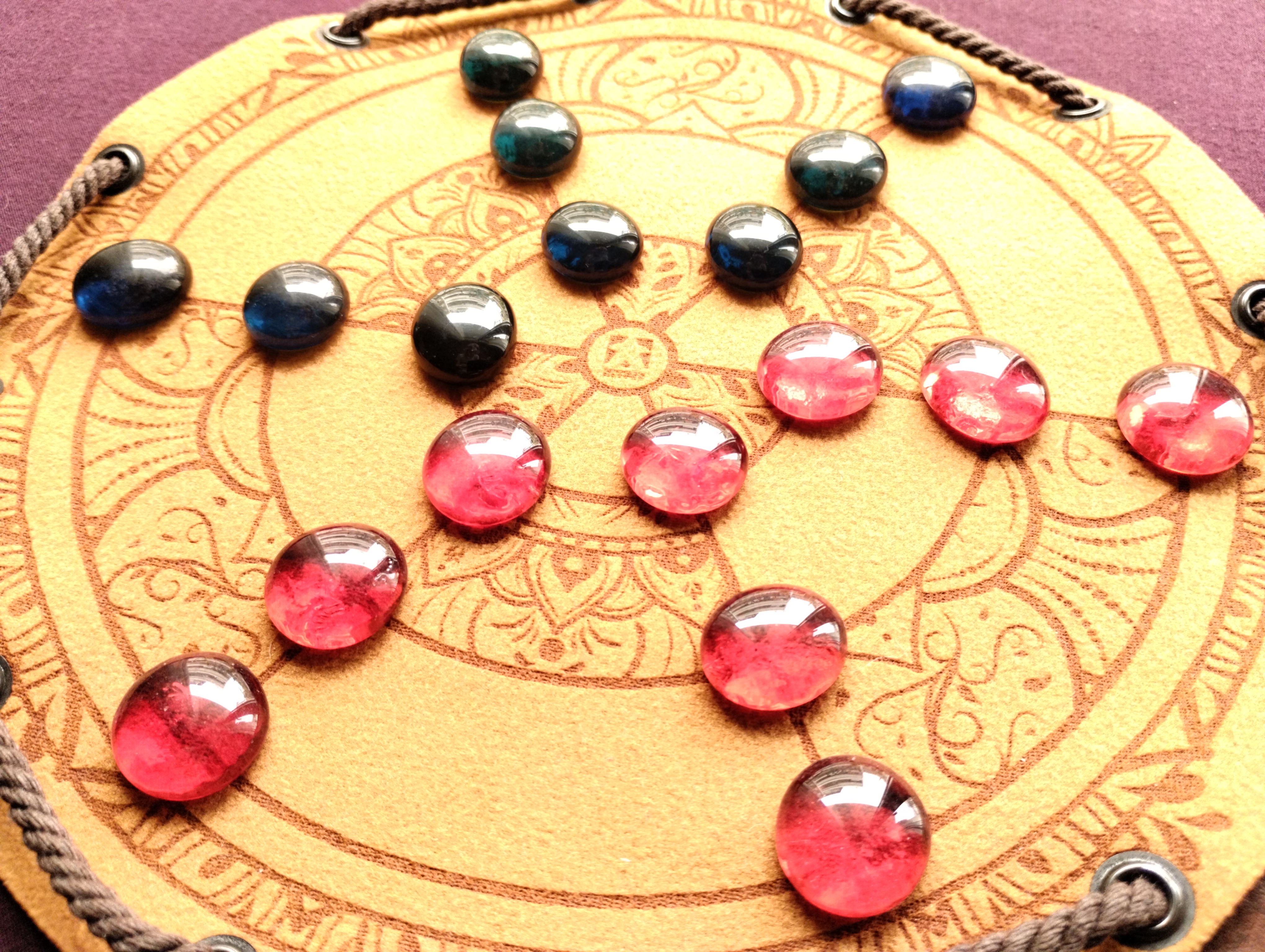 Pretwa indian ancient historic board game in faux leather pouch, 22.5cm, 8.85inch diameter