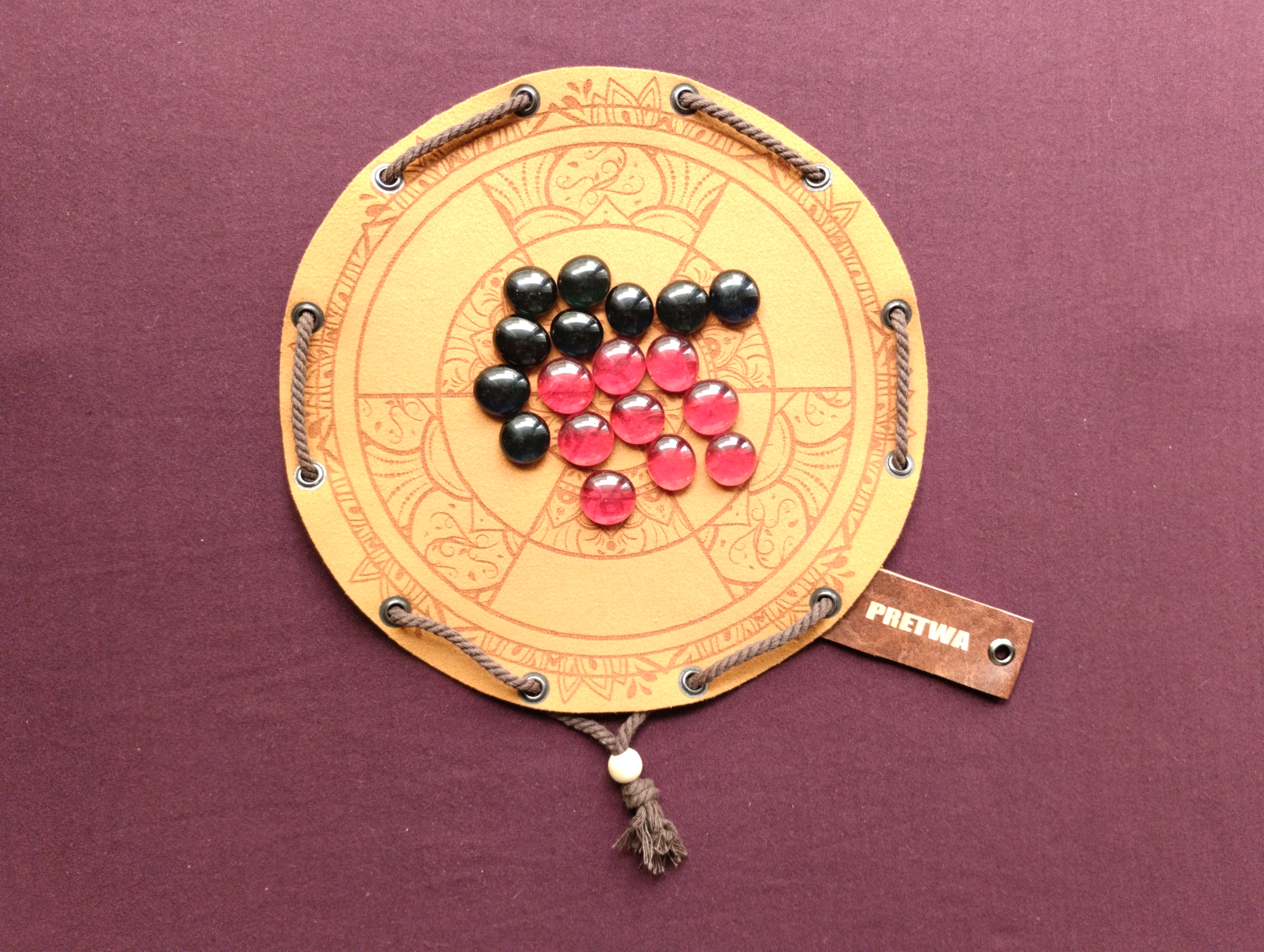 Pretwa indian ancient historic board game in faux leather pouch, 22.5cm, 8.85inch diameter