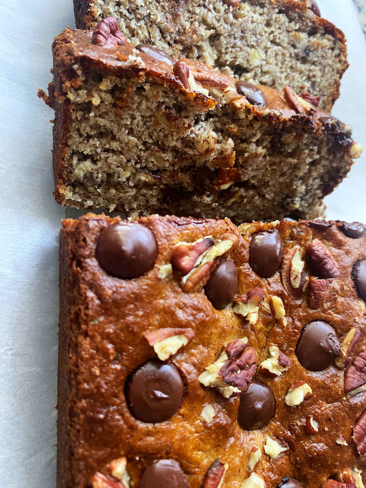 Panqué de Plátano Con Chispas de Chocolate y Nuez