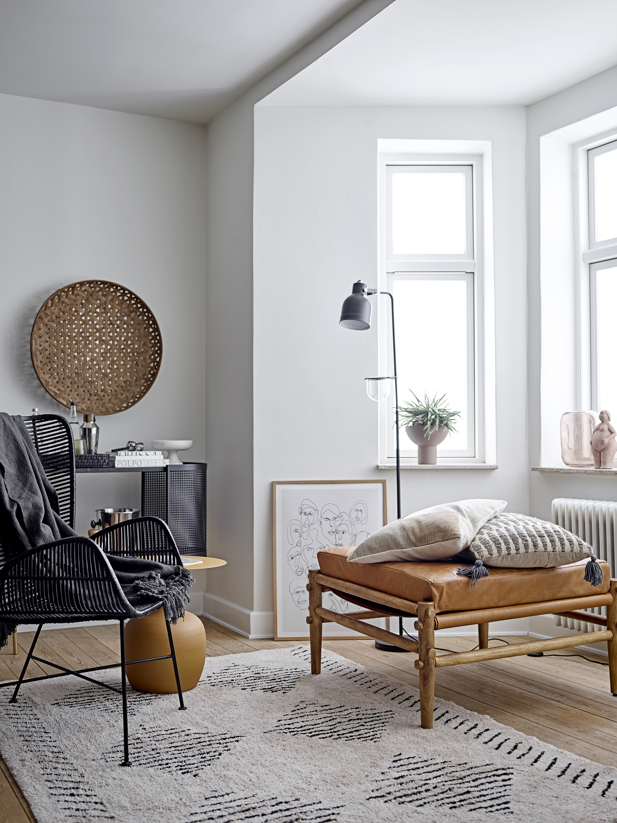 Šoninis staliukas Ayah