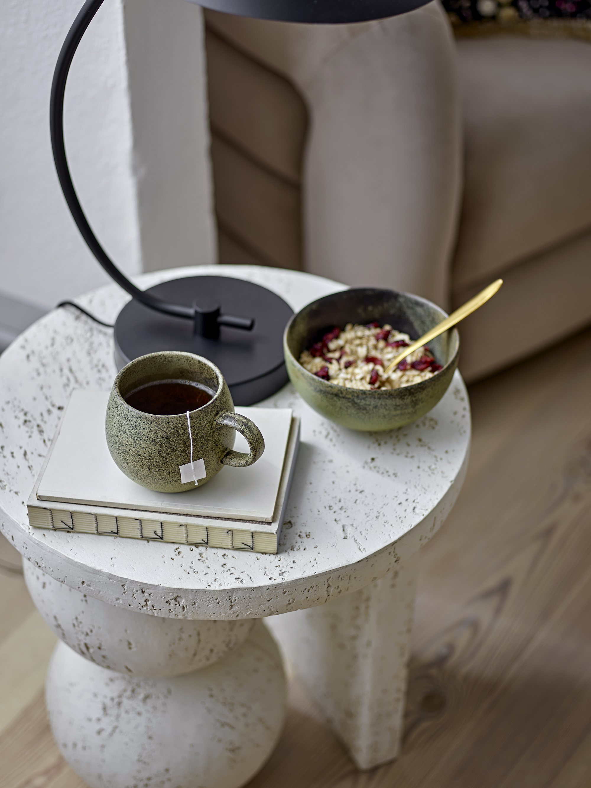 Šoninis staliukas Tally