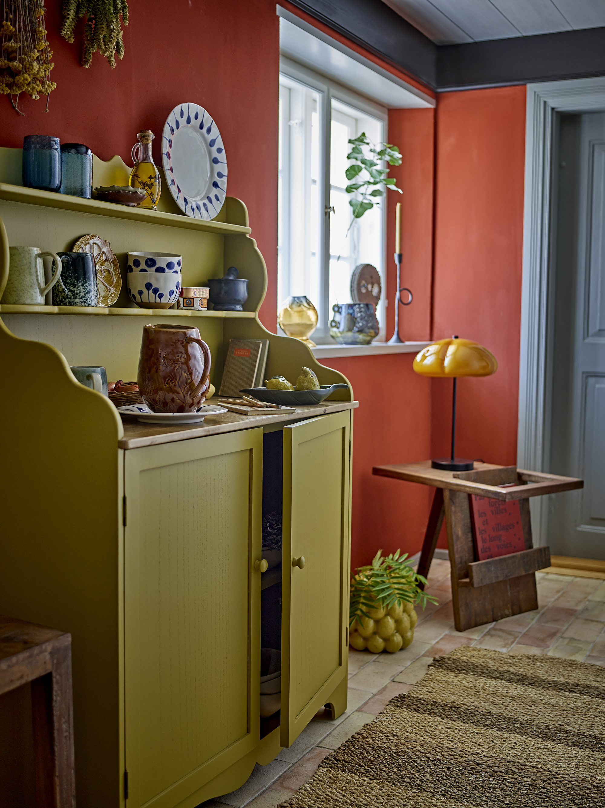 Šoninis staliukas Villum