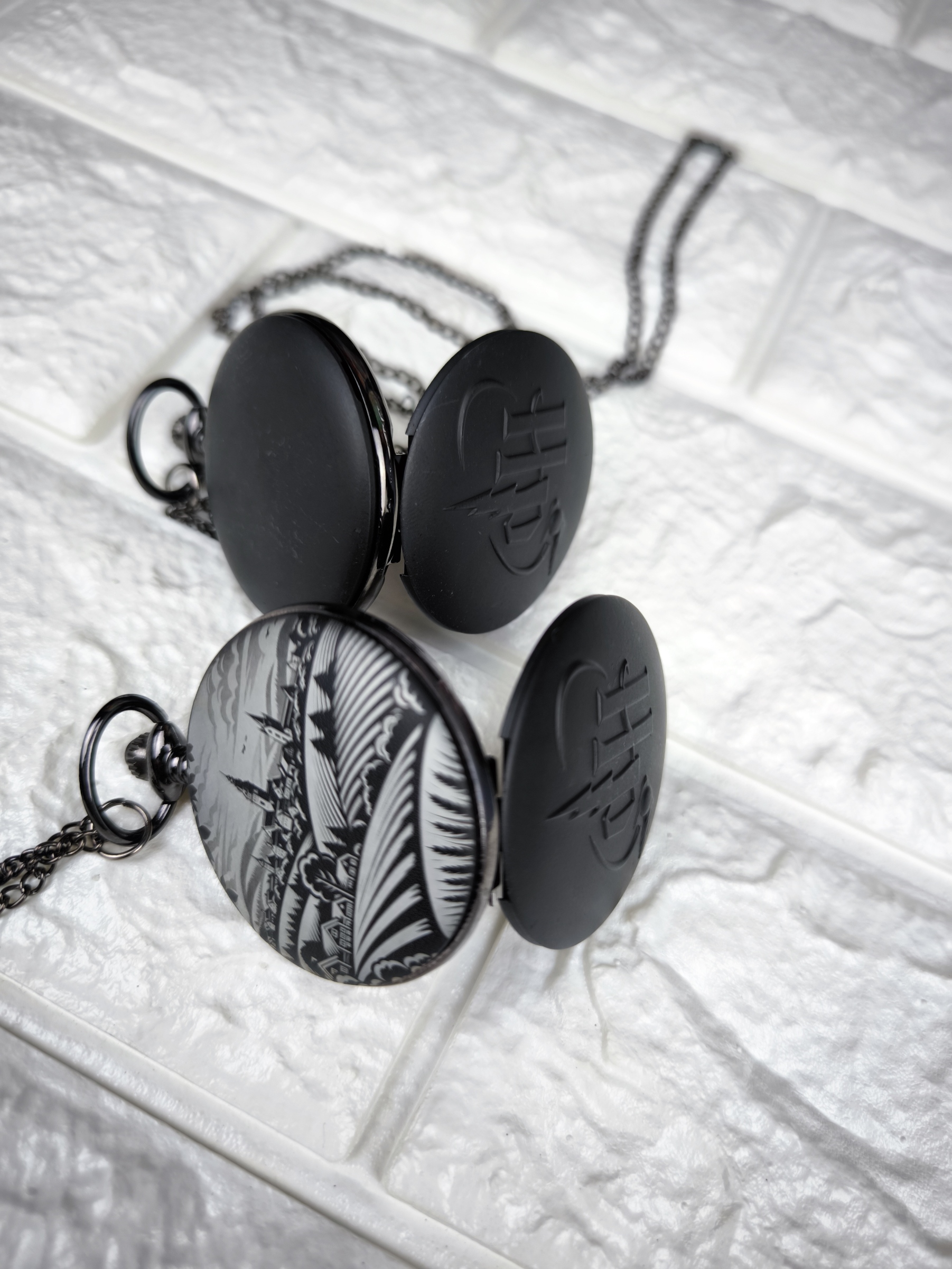 Schwarze Taschenuhr graviert mit Ihrem Wunschbild, Logo oder Text - Geschenke