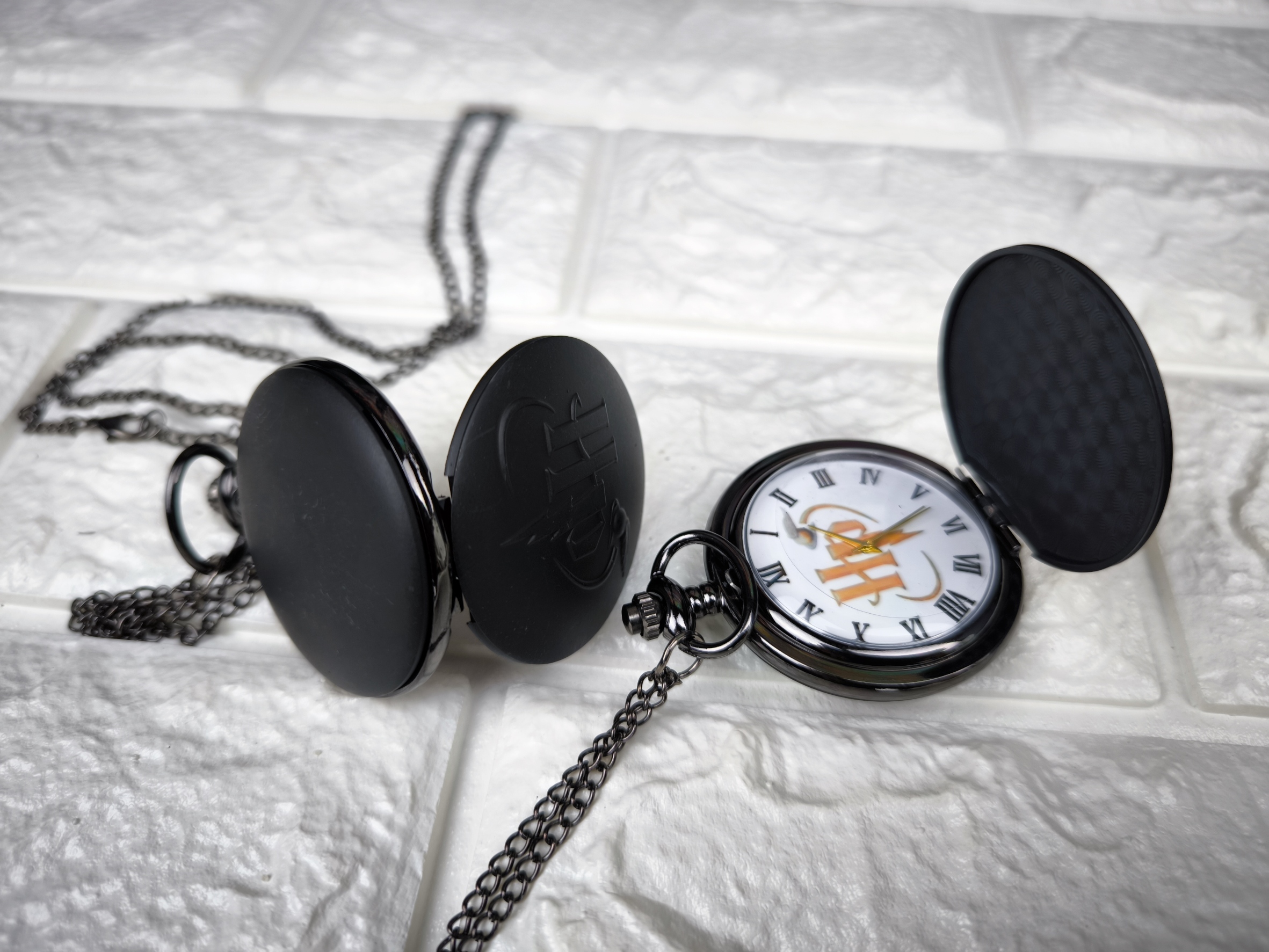 Schwarze Taschenuhr graviert mit Ihrem Wunschbild, Logo oder Text - Geschenke