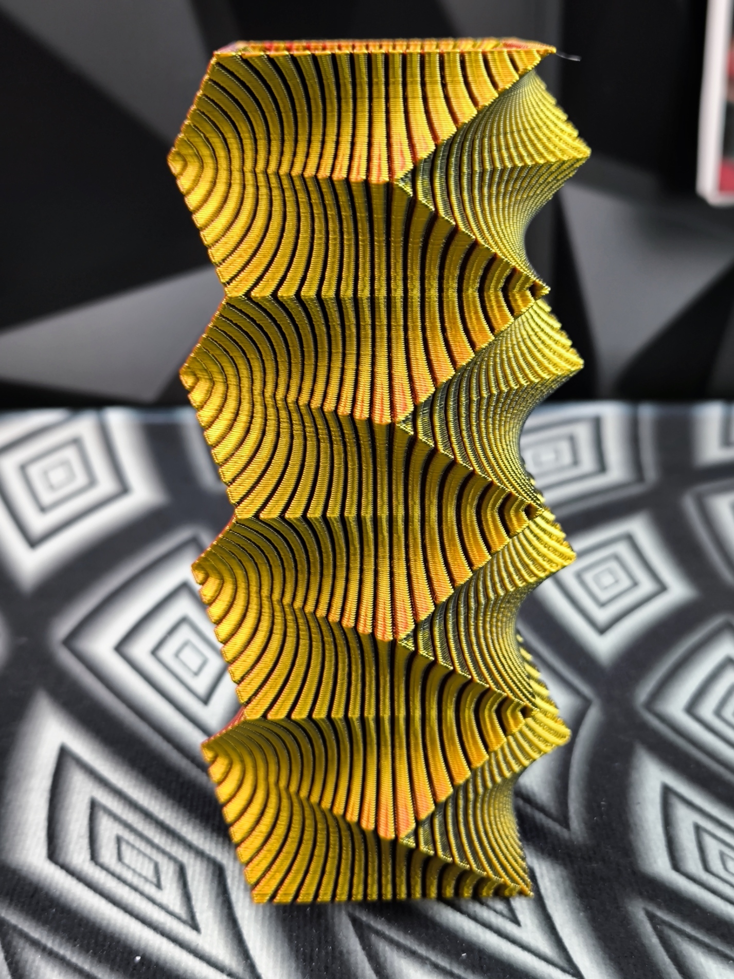 Moderne Design Vase für Trocken- und Kunstblumen in vielen Farben aus Kunststoff Anio
