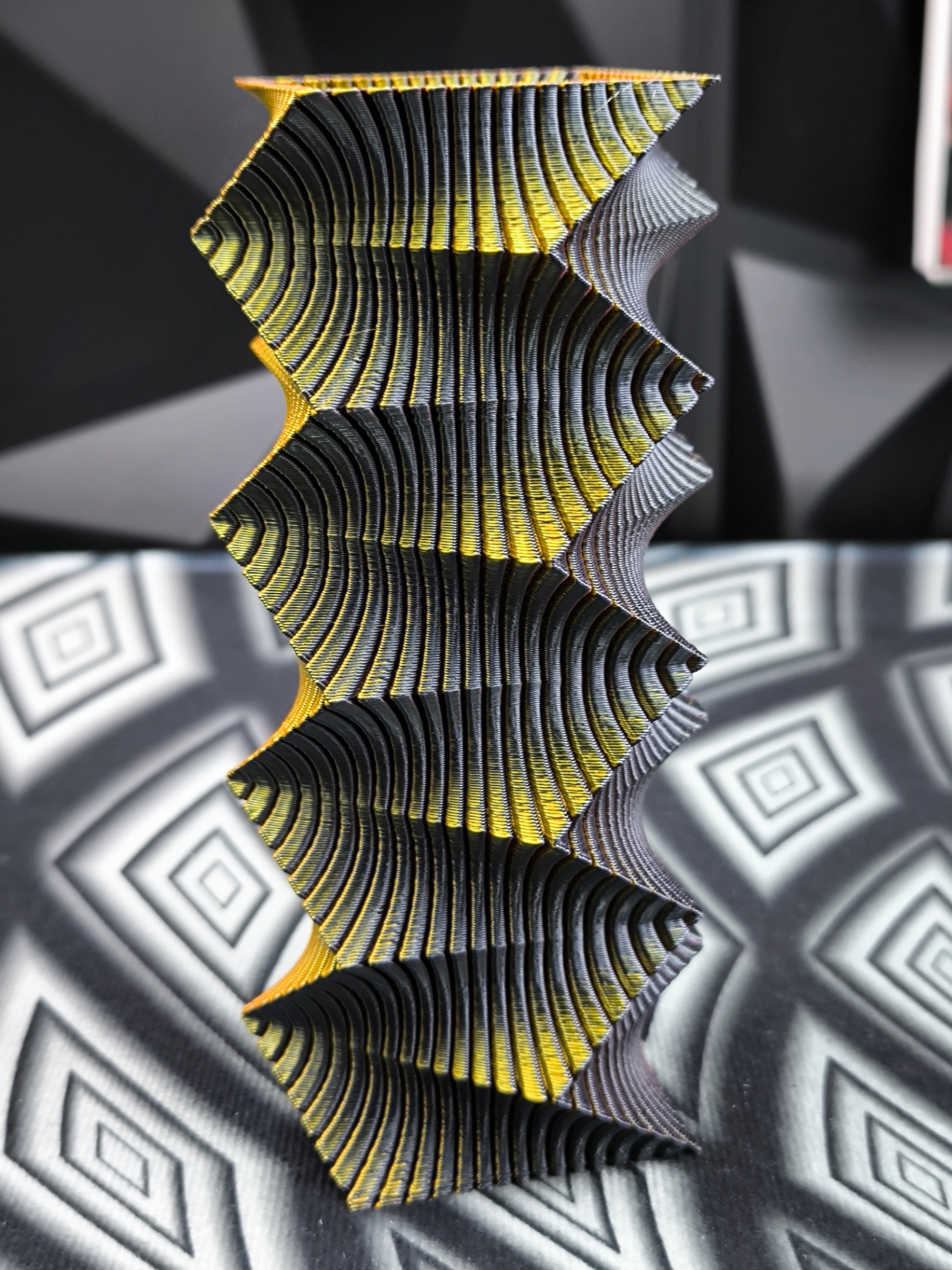Moderne Design Vase für Trocken- und Kunstblumen in vielen Farben aus Kunststoff Anio