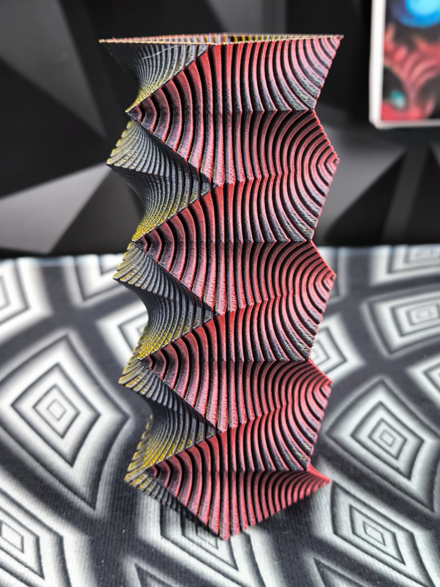 Moderne Design Vase für Trocken- und Kunstblumen in vielen Farben aus Kunststoff Anio