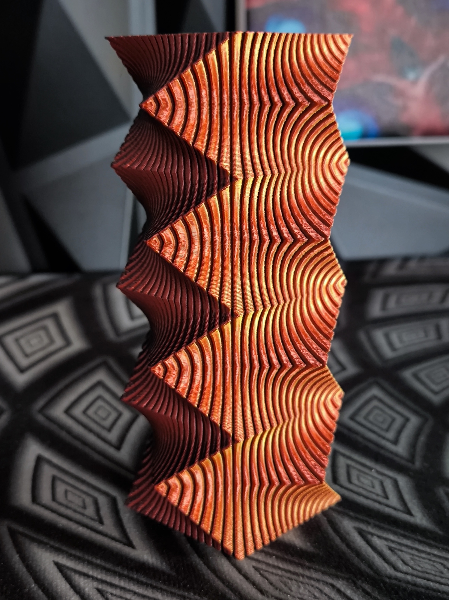 Moderne Design Vase für Trocken- und Kunstblumen in vielen Farben aus Kunststoff Anio
