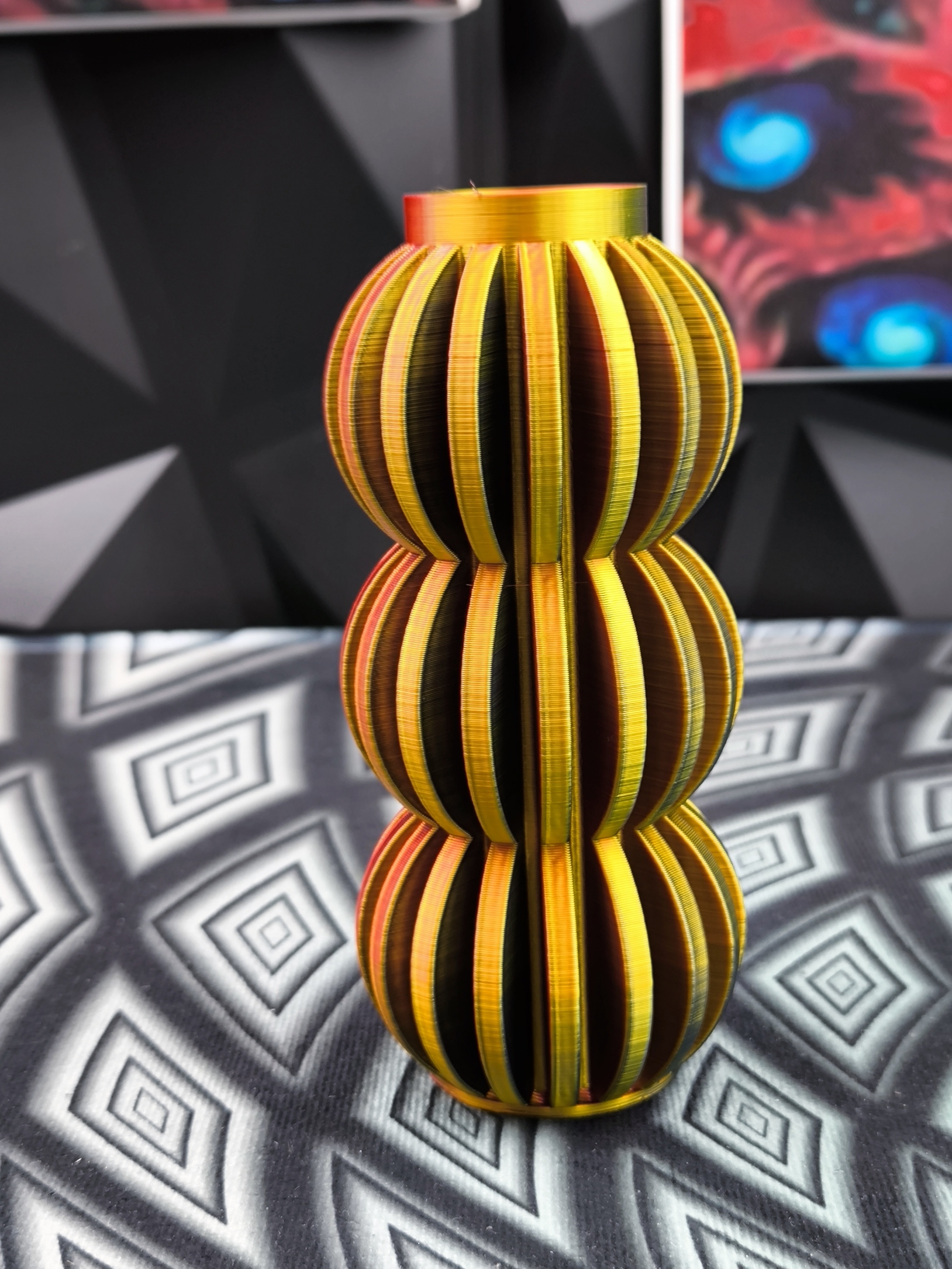 Moderne Design Vase für Trocken- und Kunstblumen in vielen Farben aus Kunststoff Alura